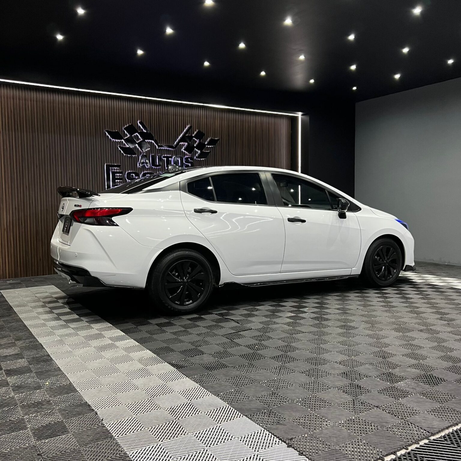 NISSAN VERSA 2023 - Image 2