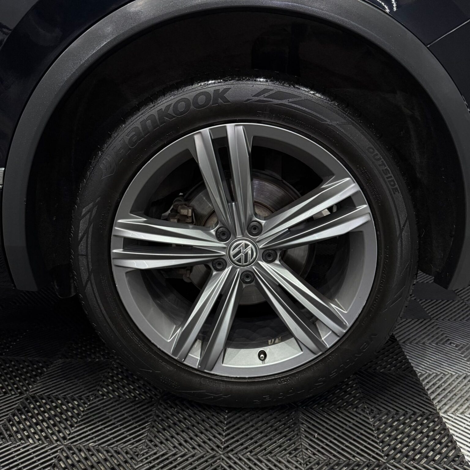 VOLKSWAGEN TIGUAN R LINE 2019 - Image 17