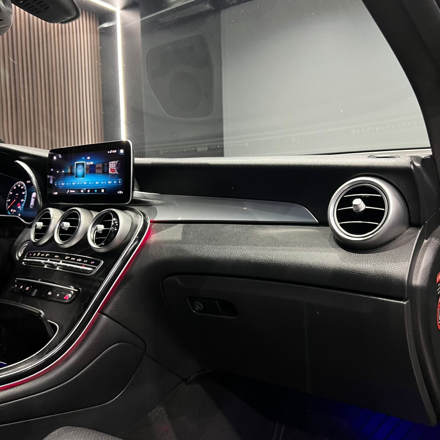 MERCEDES BENZ GLC 300 2021 - Image 8