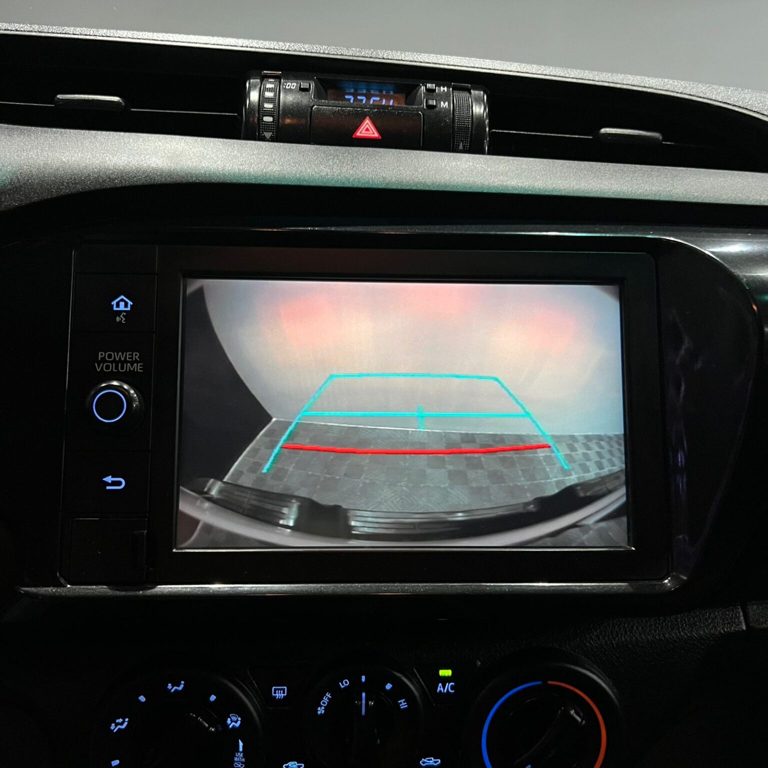 TOYOTA HILUX 2023 - Image 11
