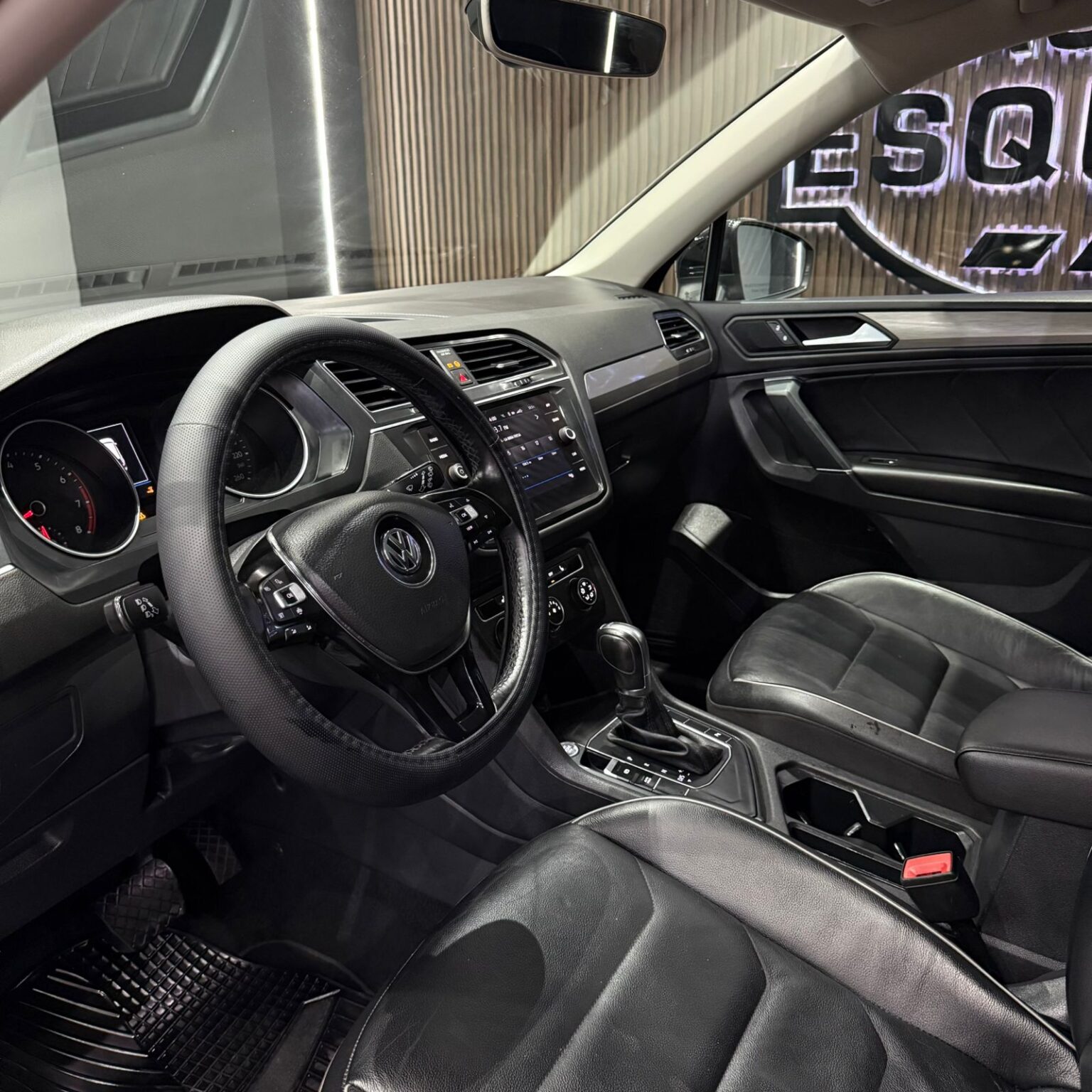 VOLKSWAGEN TIGUAN R LINE 2019 - Image 15