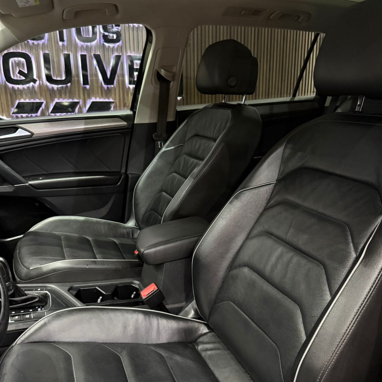 VOLKSWAGEN TIGUAN R LINE 2019 - Image 14