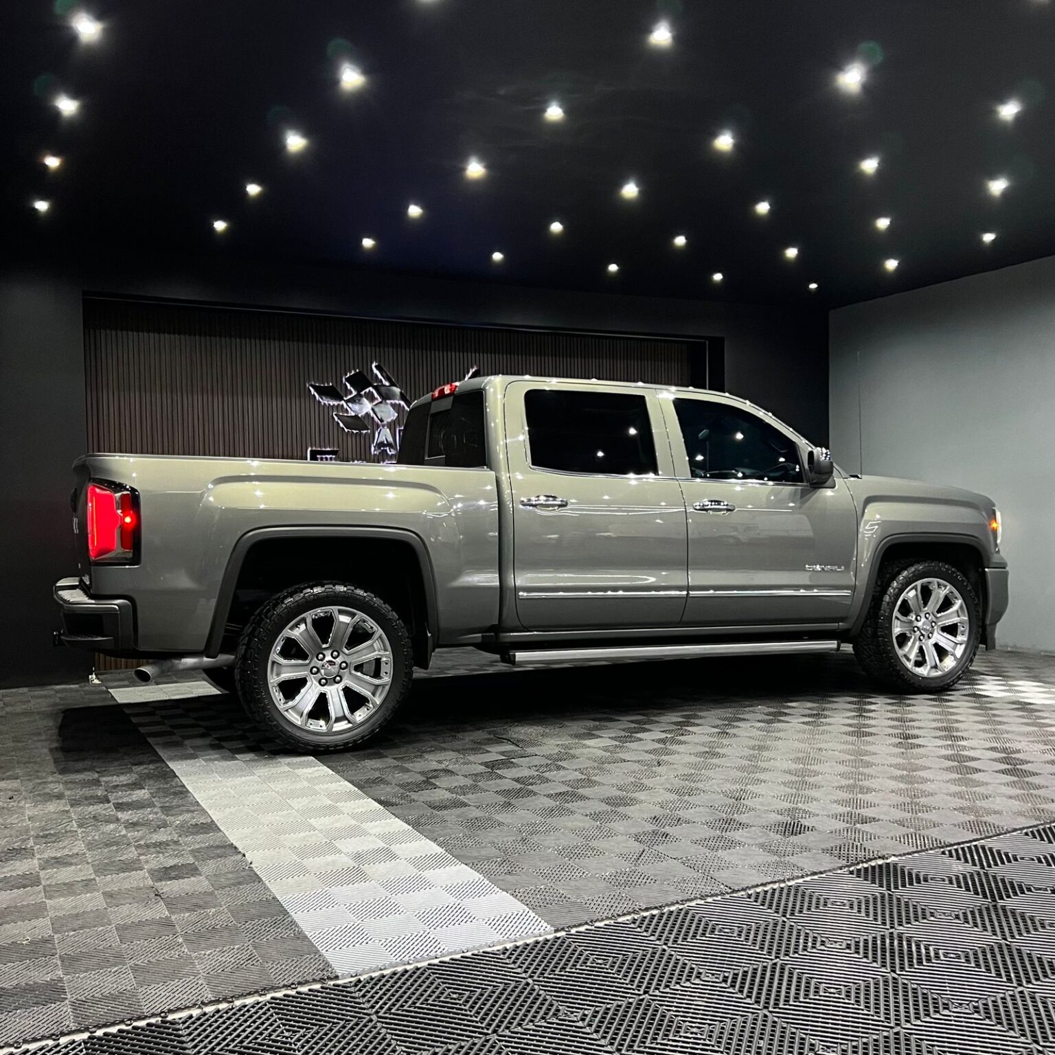 GMC SIERRA DENALI 2018 - Image 2