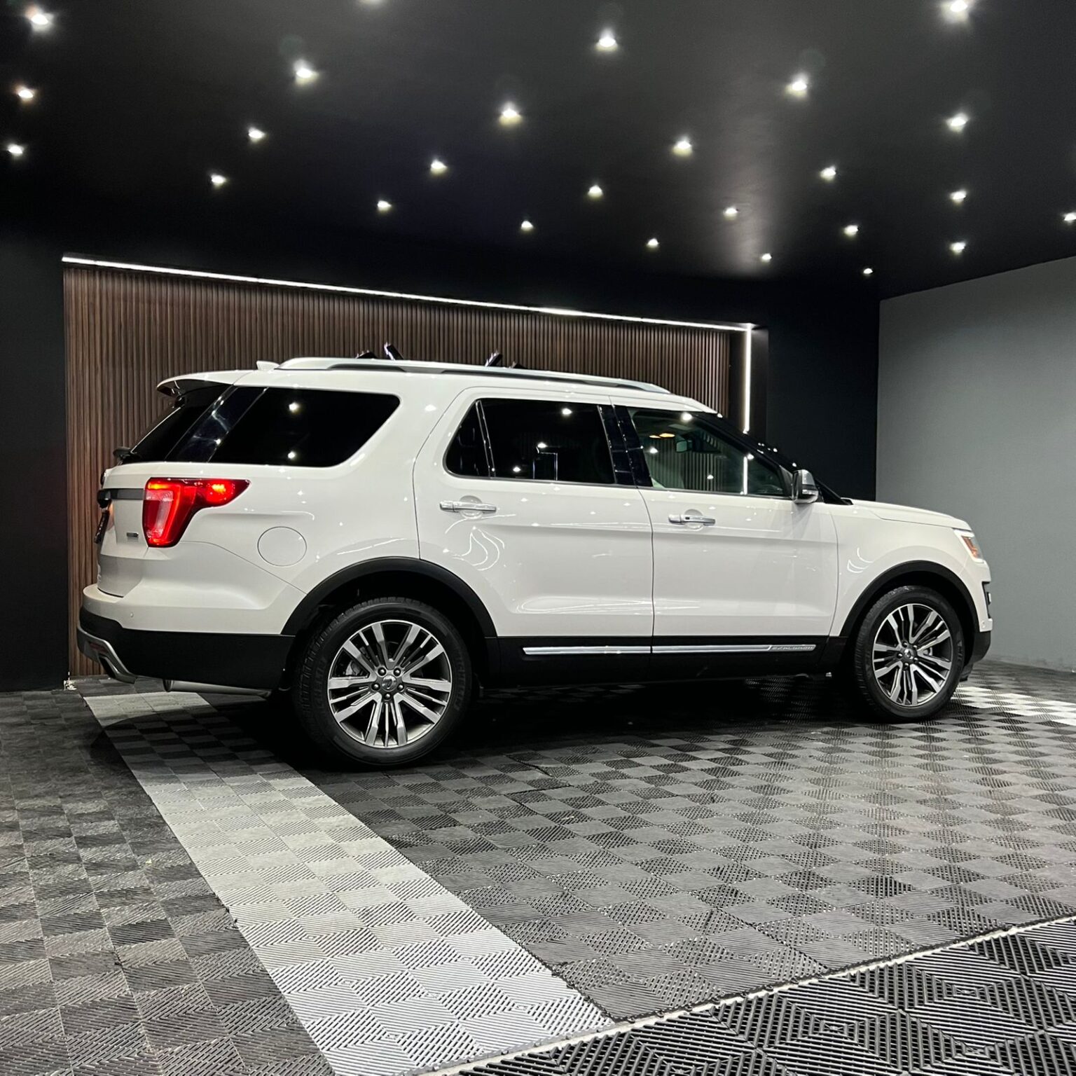 FORD EXPLORER PLATINUM 2017 - Image 2
