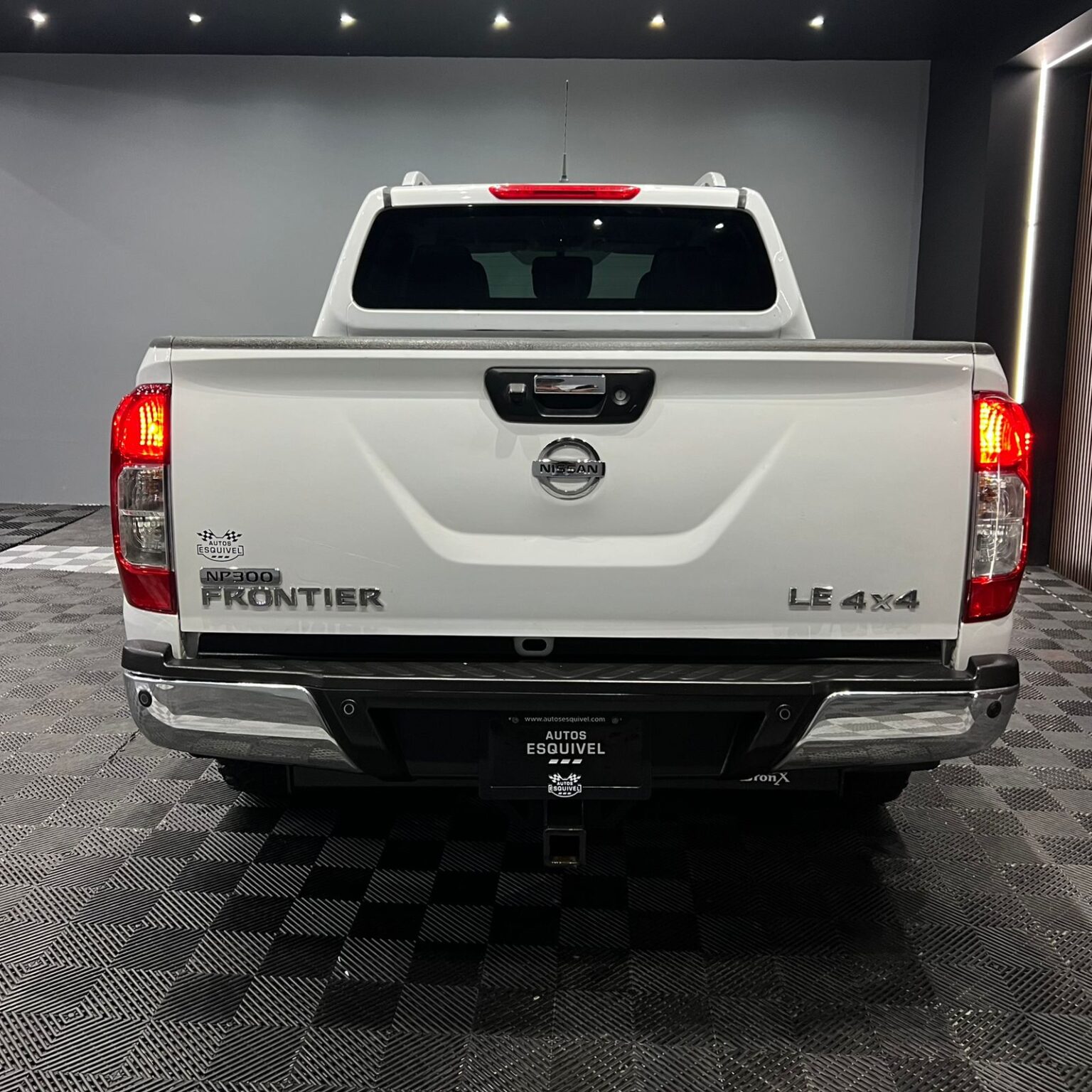 NISSAN FRONTIER LE 4X4 2020 - Image 6