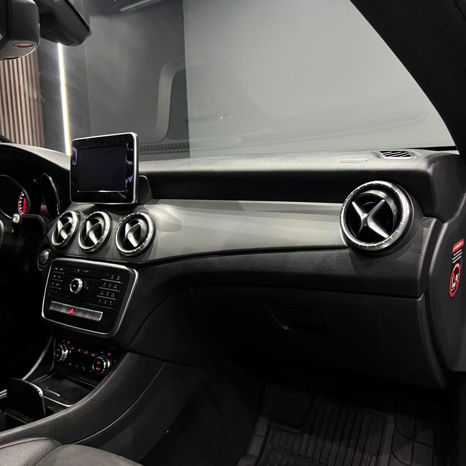 MERCEDES BENZ CLA 250 2018 - Image 9