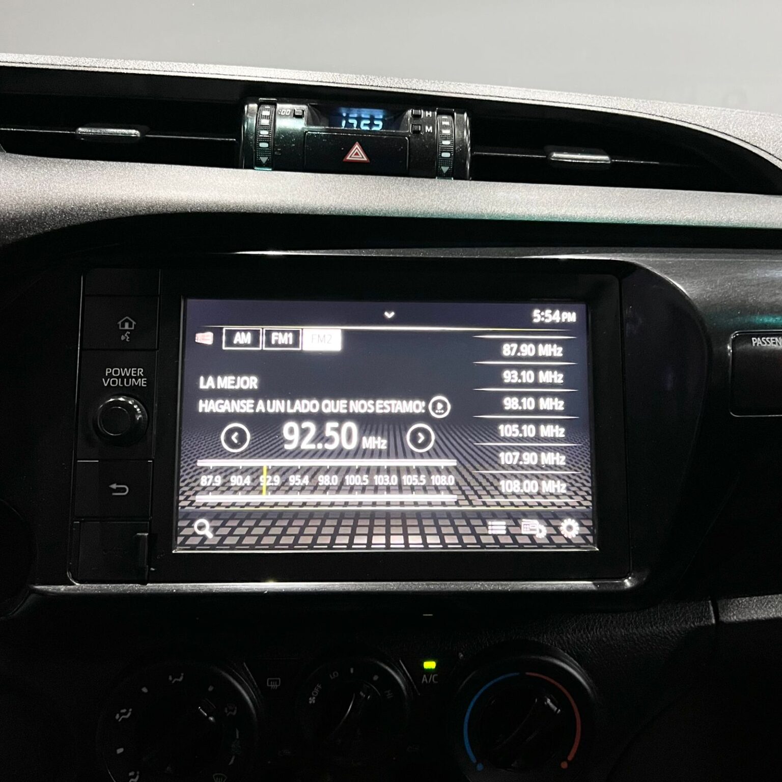 TOYOTA HILUX 2023 - Image 11