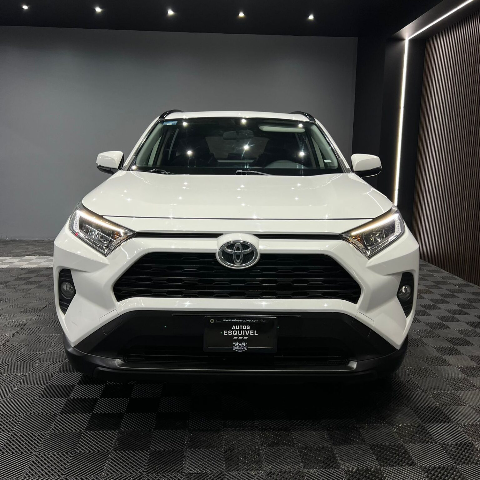 TOYOTA RAV4 XLE 2019 - Image 4