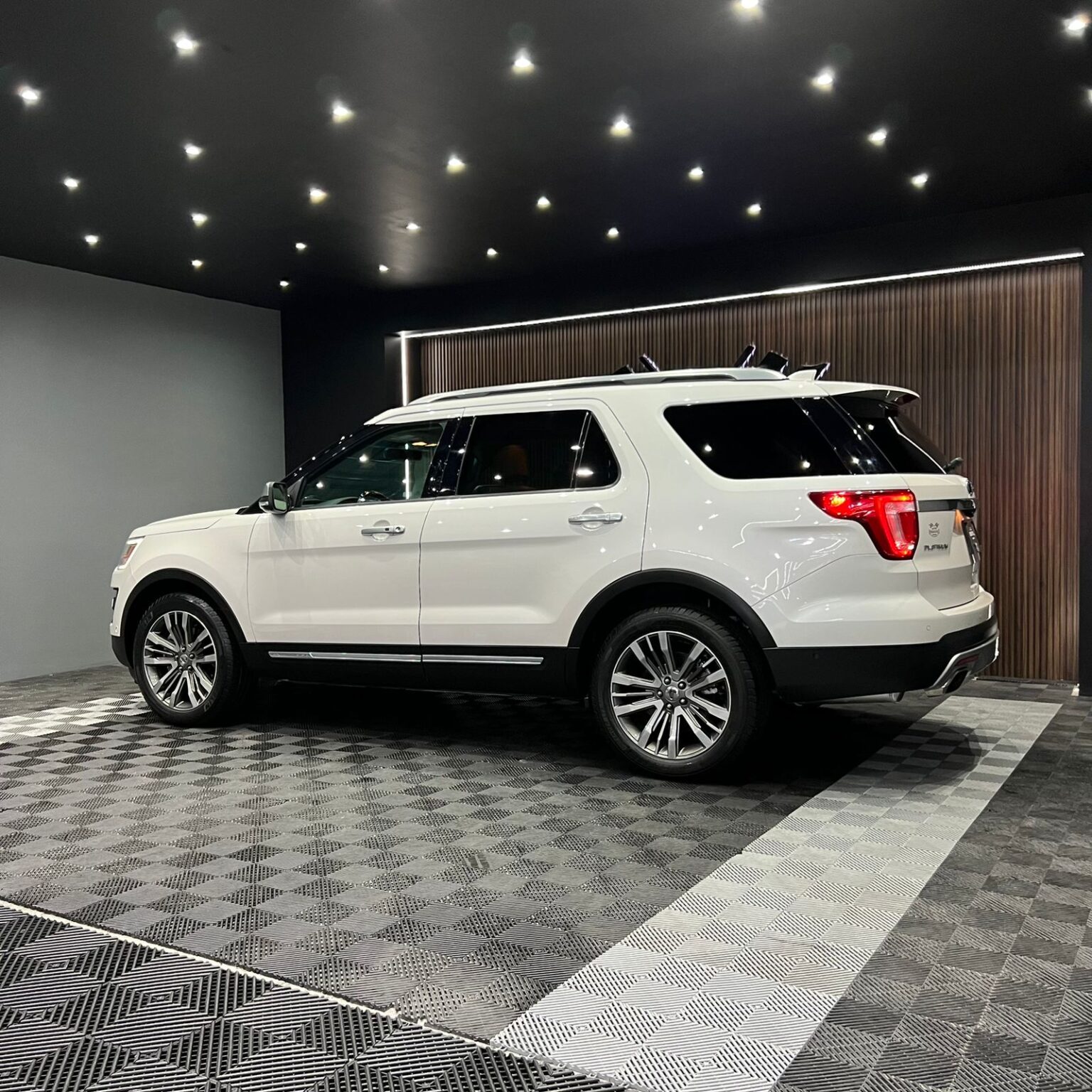 FORD EXPLORER PLATINUM 2017 - Image 4