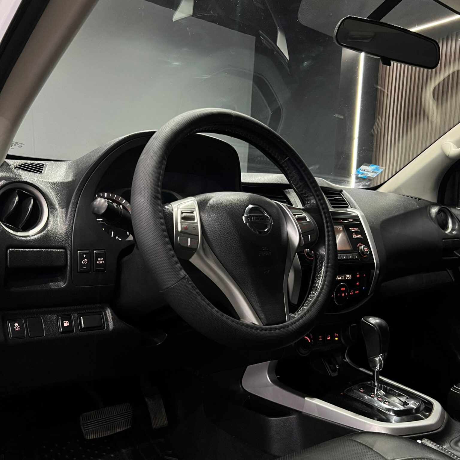 NISSAN FRONTIER LE 4X4 2020 - Image 7