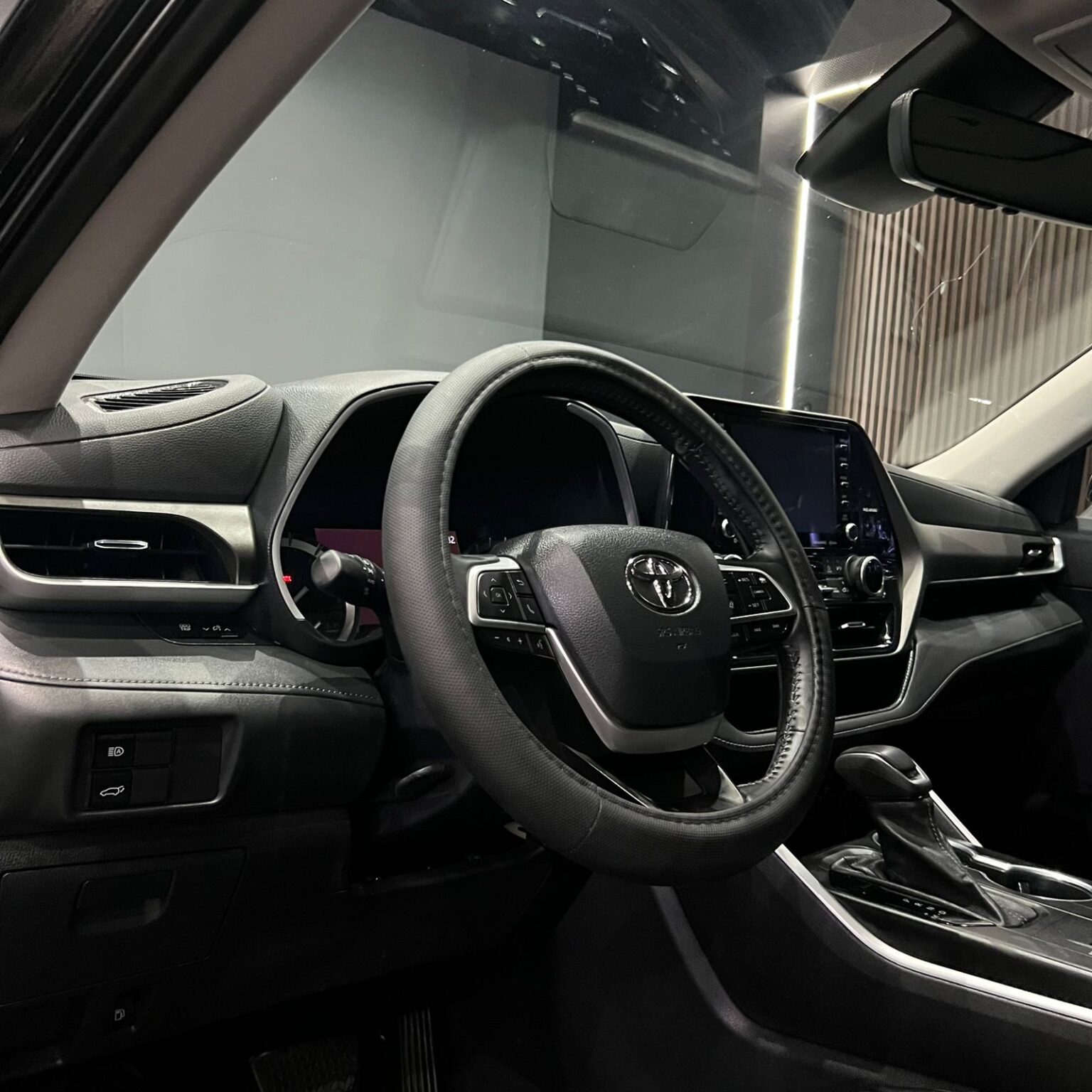 TOYOTA HIGHLANDER XLE 2022 - Image 9
