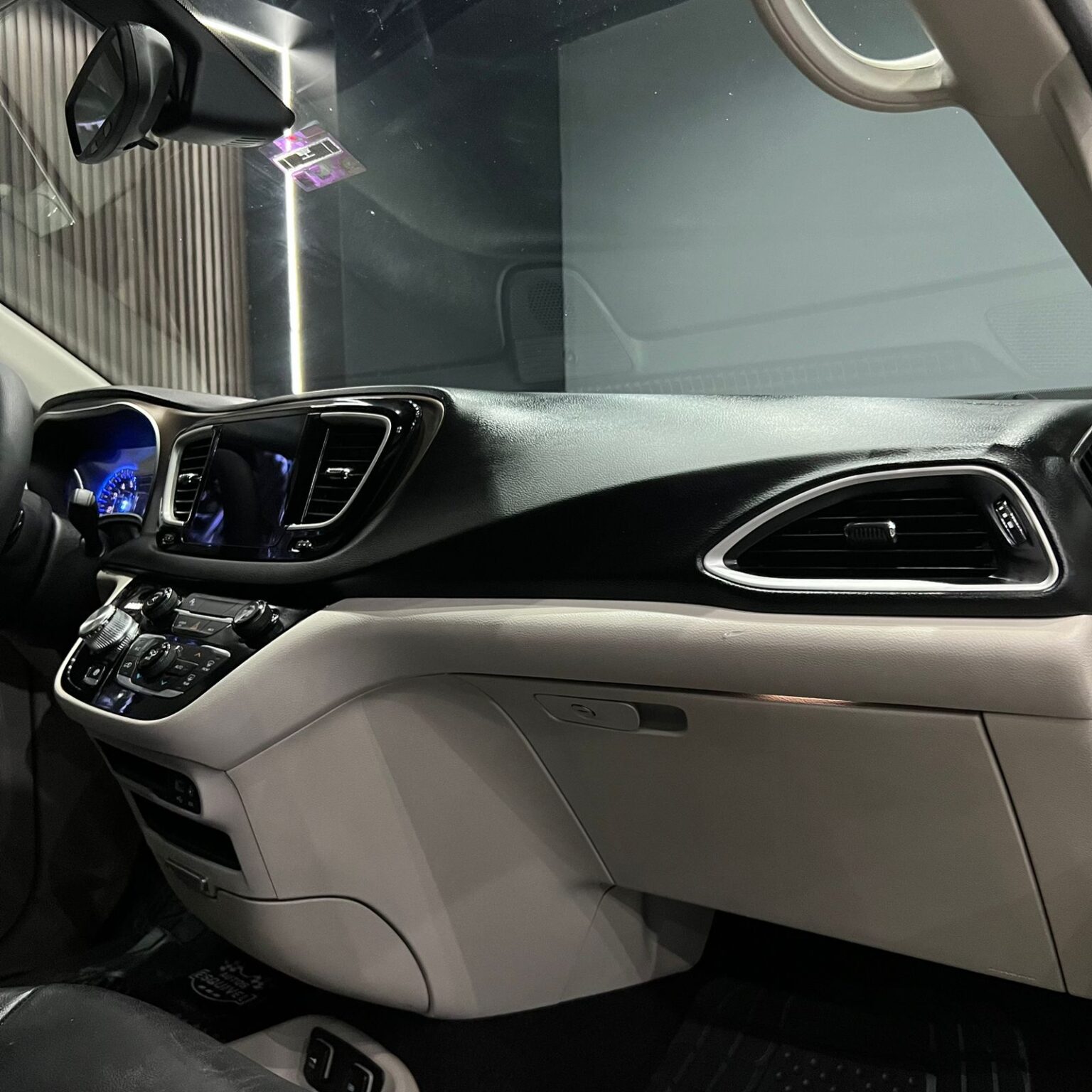 CHRYSLER PACIFICA BLACK EDITION 2017 - Image 11
