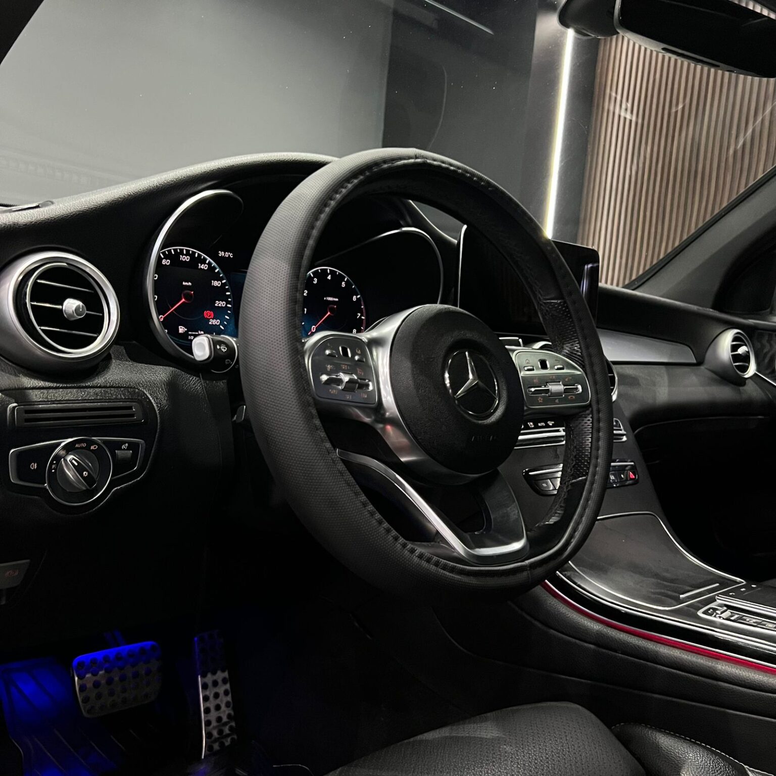 MERCEDES BENZ GLC 300 2021 - Image 9