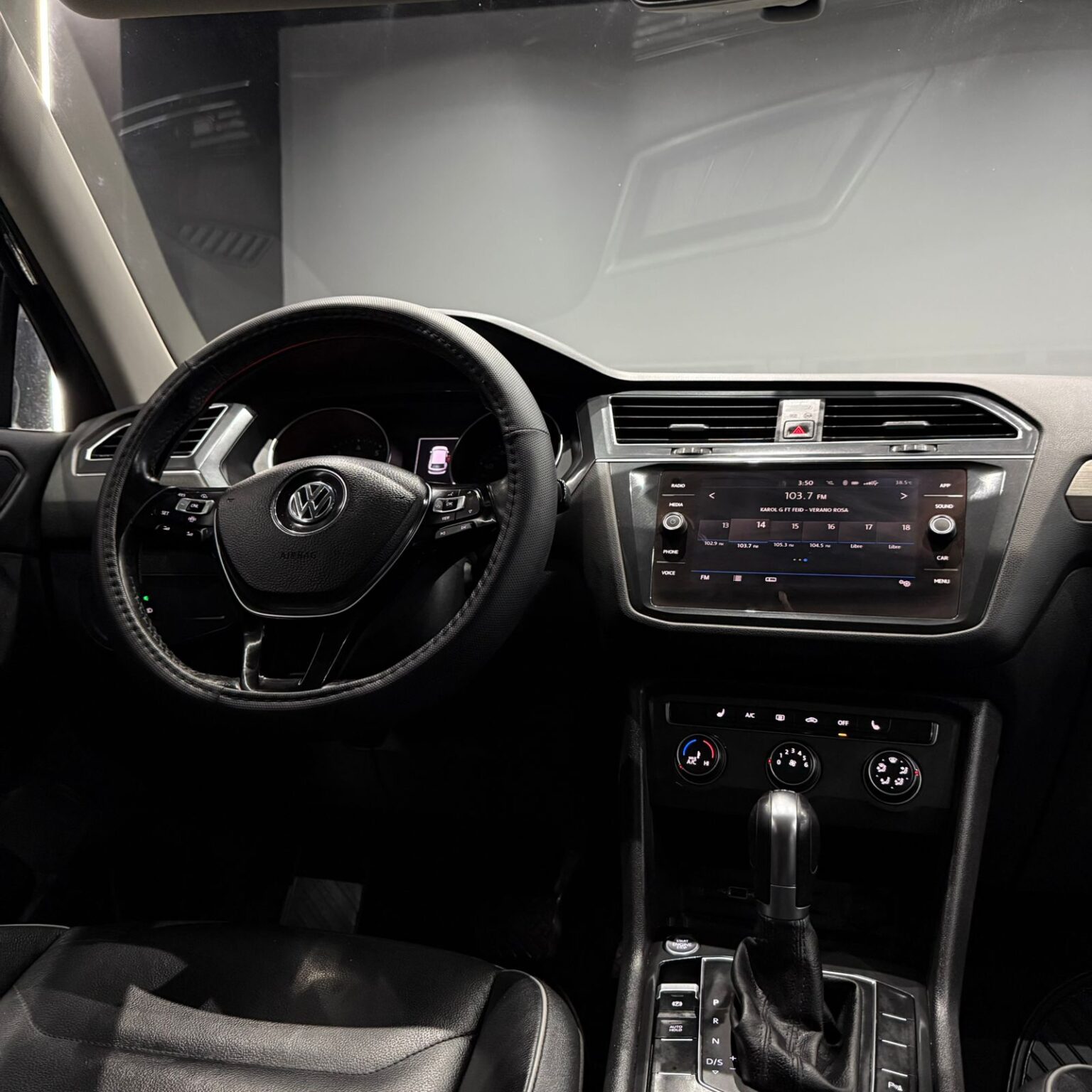 VOLKSWAGEN TIGUAN R LINE 2019 - Image 8