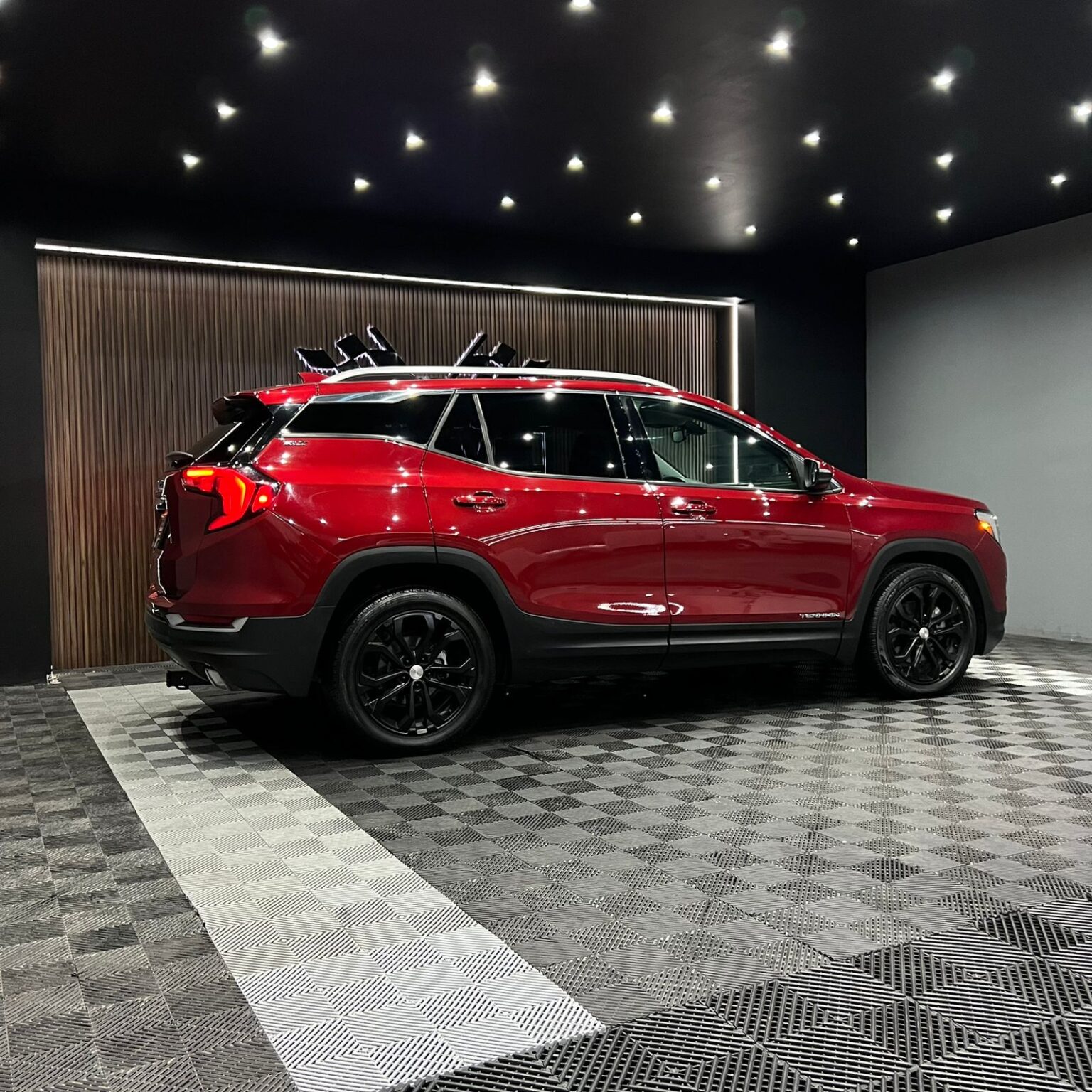 GMC TERRAIN 2018 - Image 2
