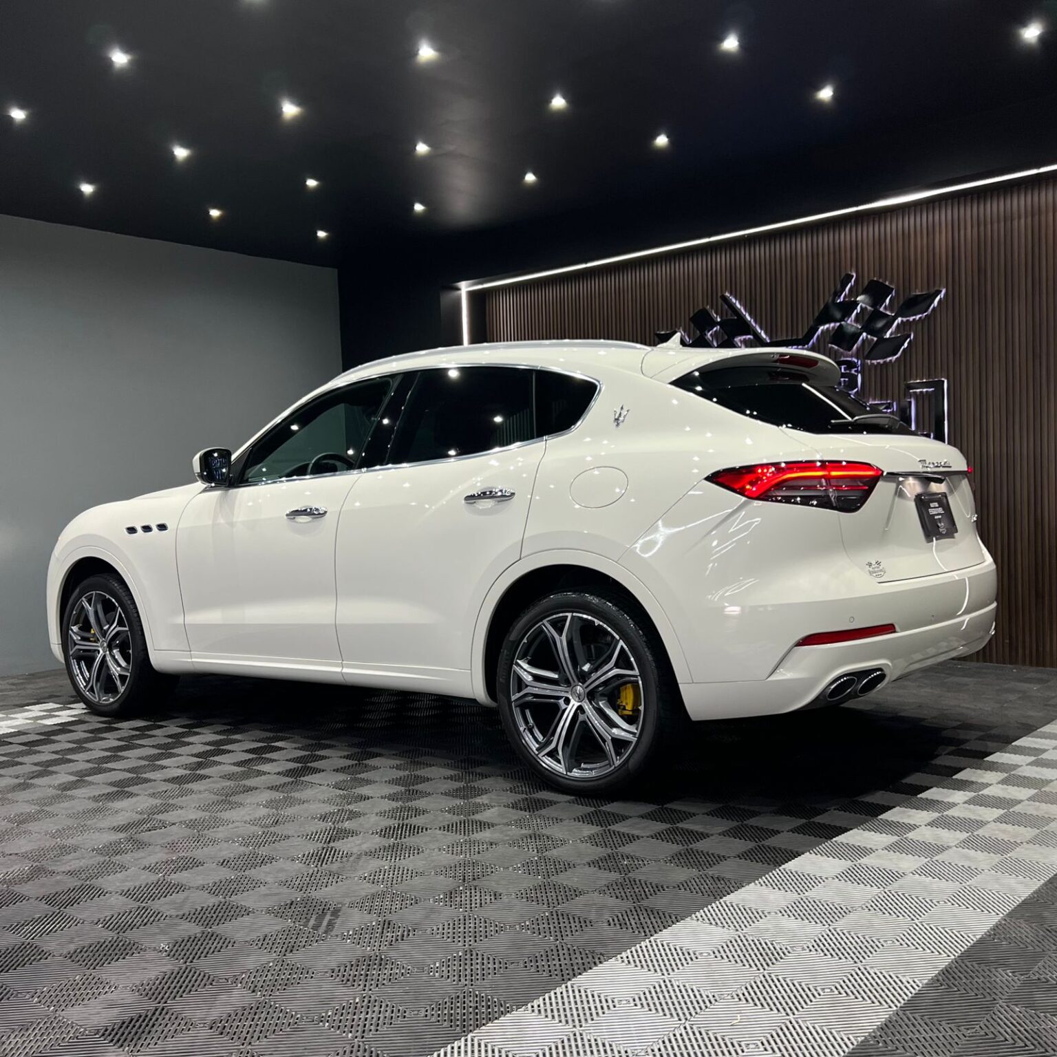MASERATI LEVANTE HYBRID 2022 - Image 8