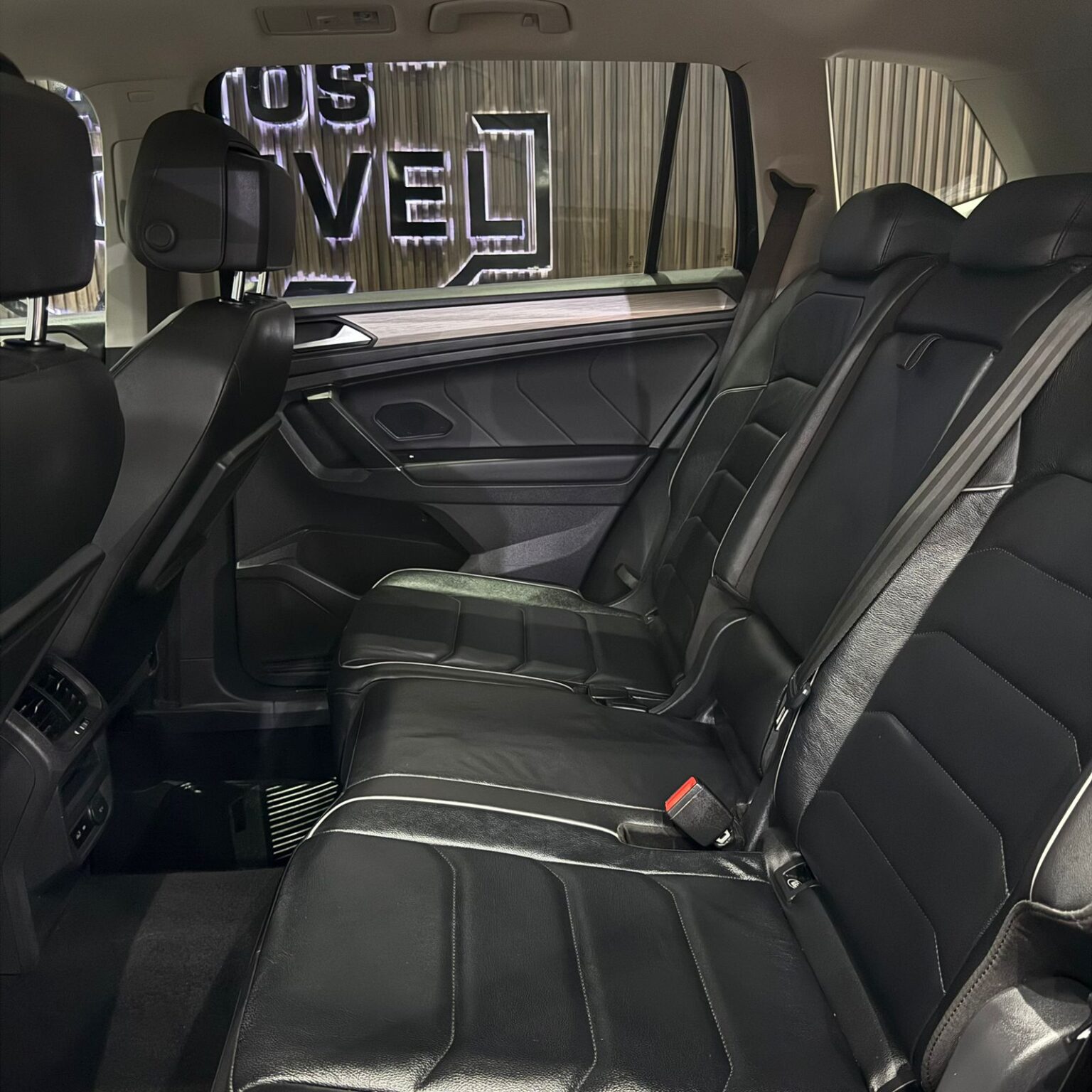 VOLKSWAGEN TIGUAN R LINE 2019 - Image 11