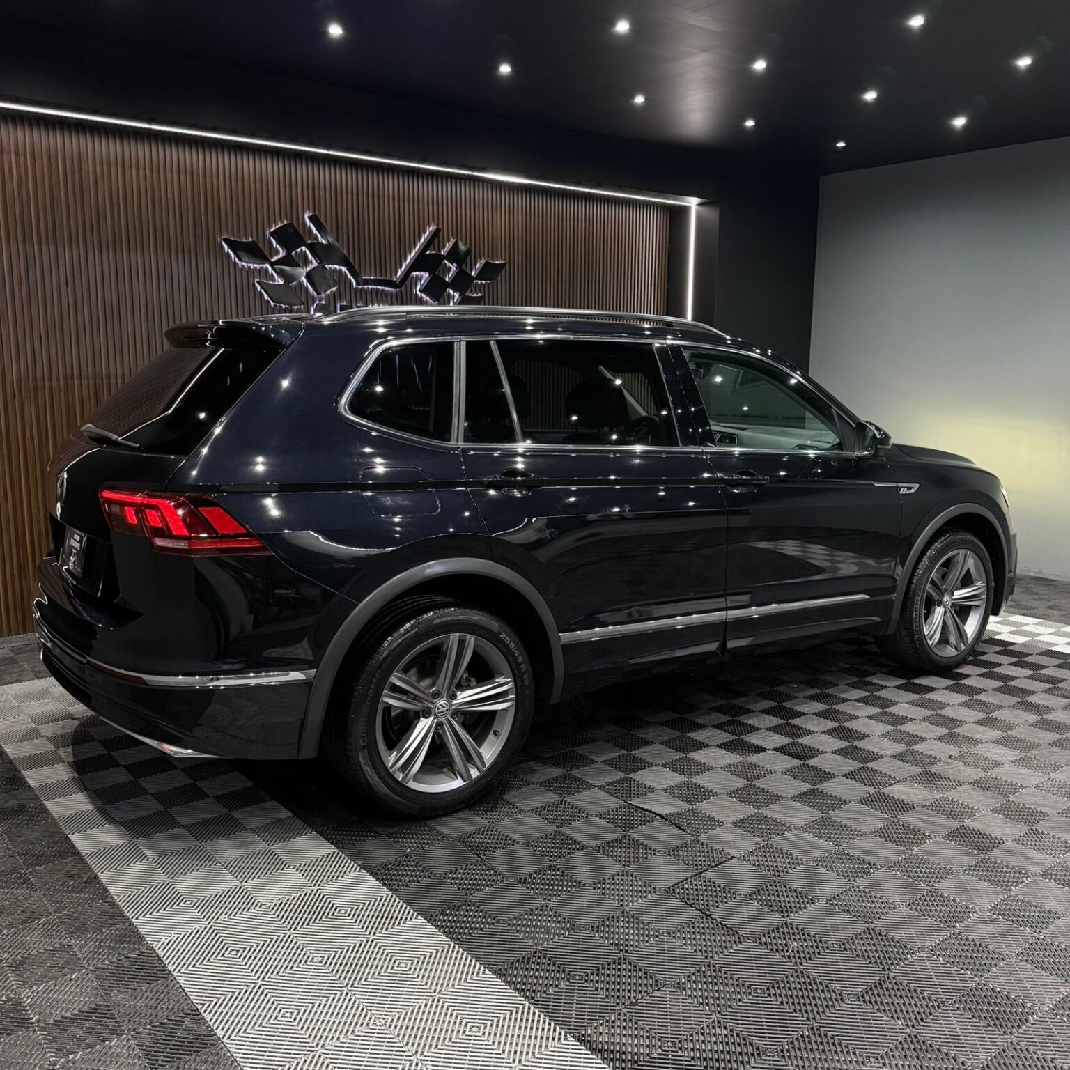 VOLKSWAGEN TIGUAN R LINE 2019 - Image 2