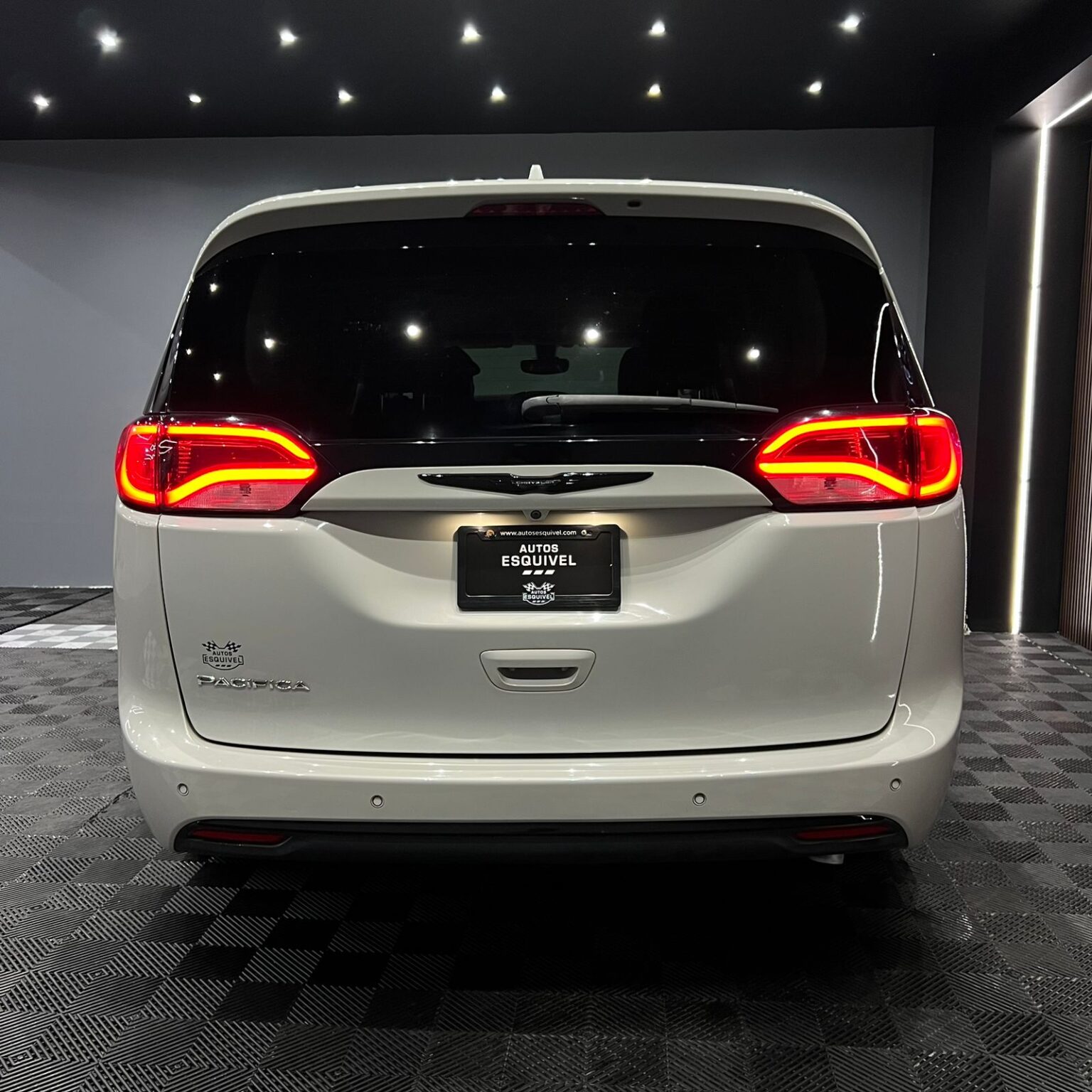CHRYSLER PACIFICA BLACK EDITION 2017 - Image 4