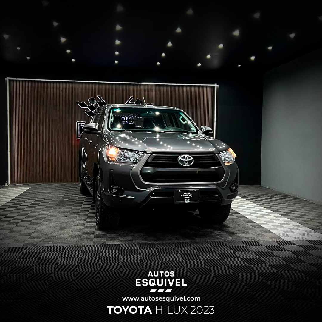 TOYOTA HILUX 2023