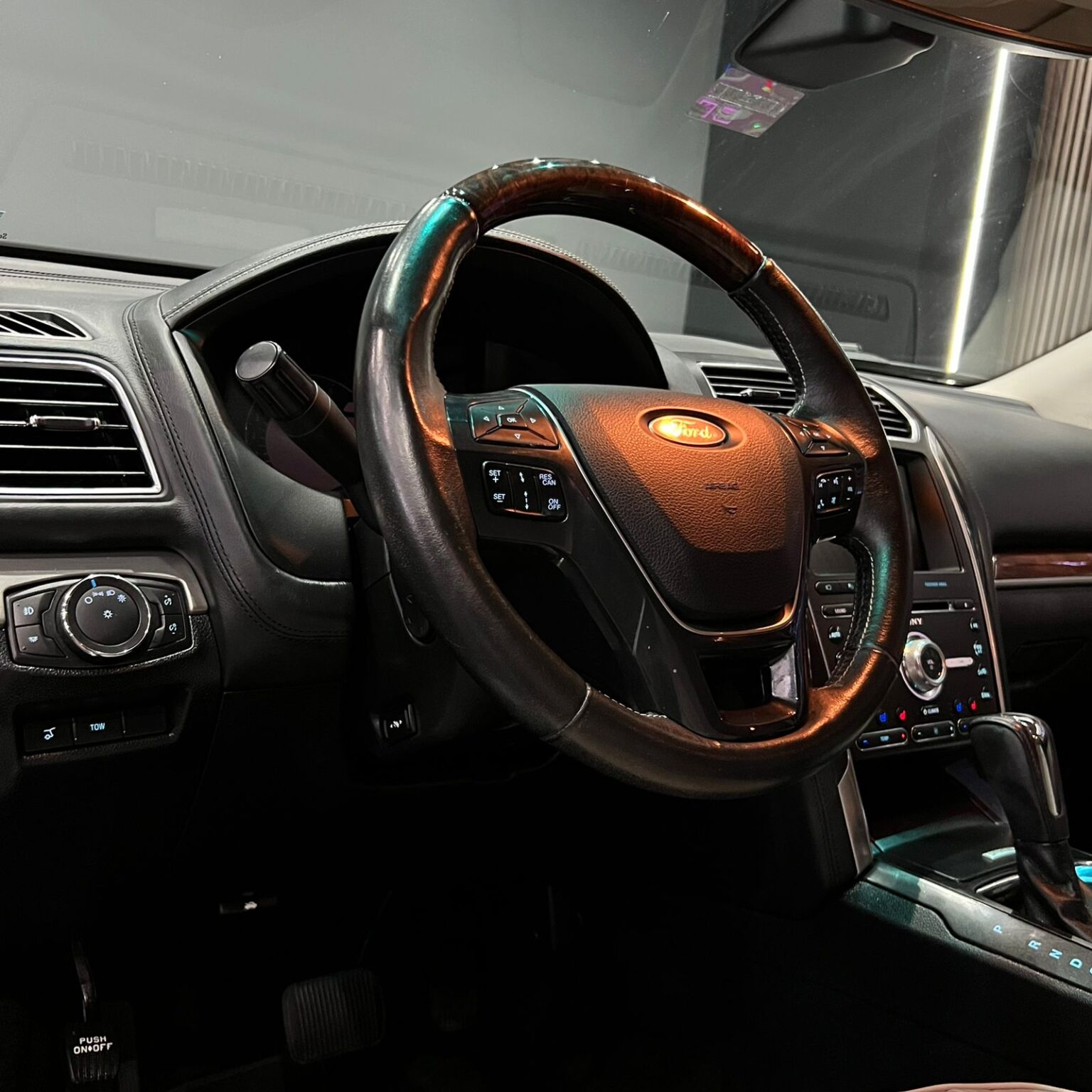 FORD EXPLORER PLATINUM 2017 - Image 18