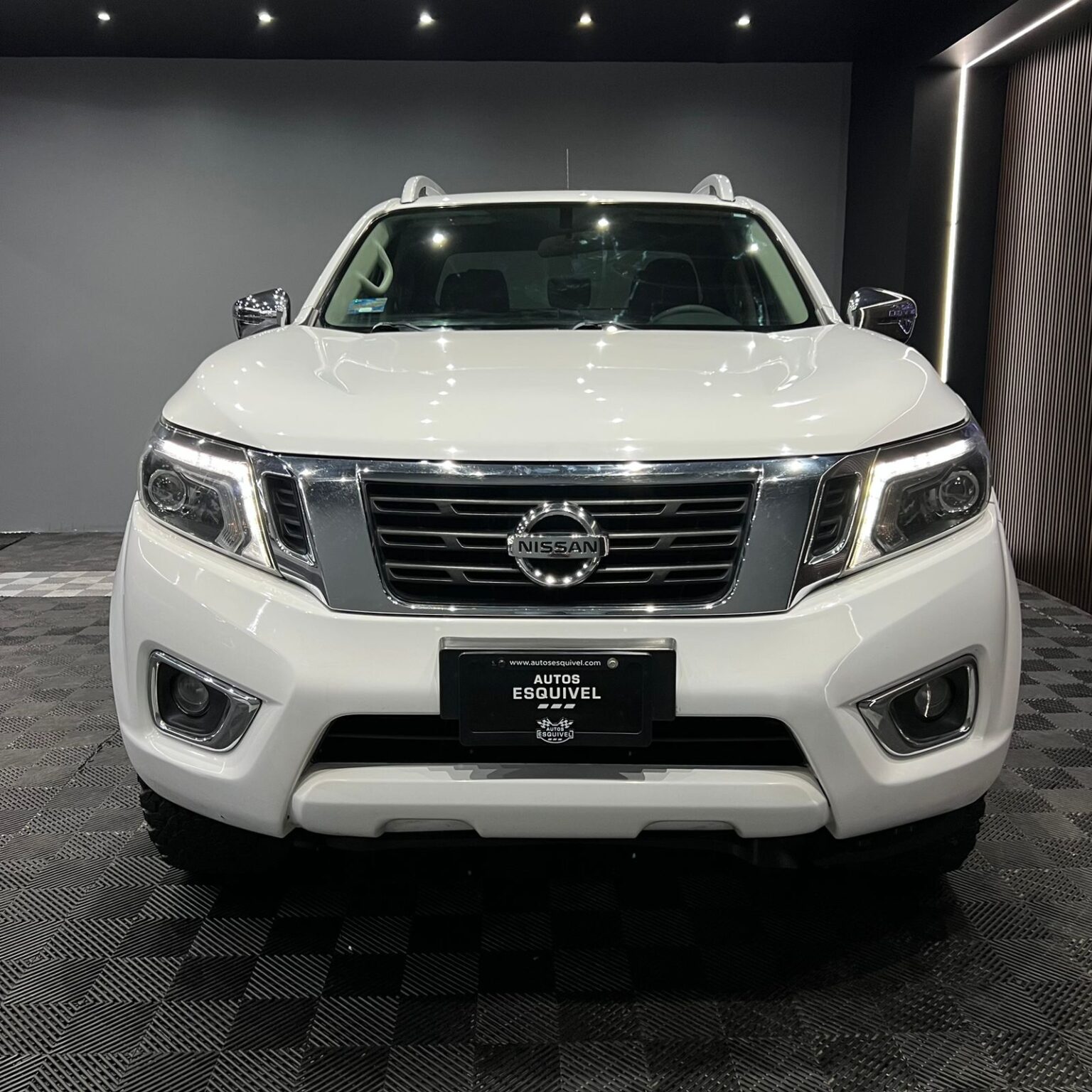 NISSAN FRONTIER LE 4X4 2020 - Image 2