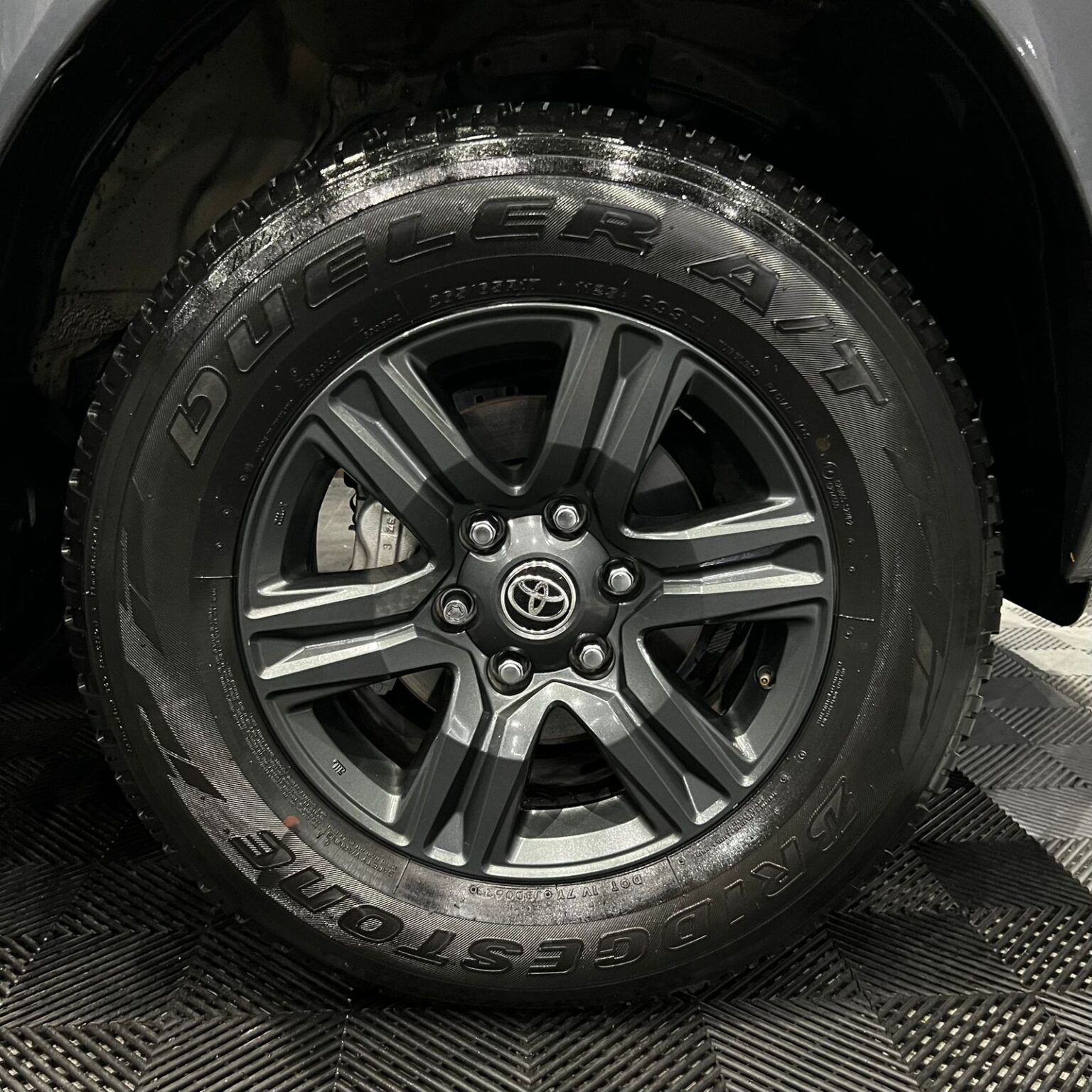 TOYOTA HILUX 2023 - Image 13