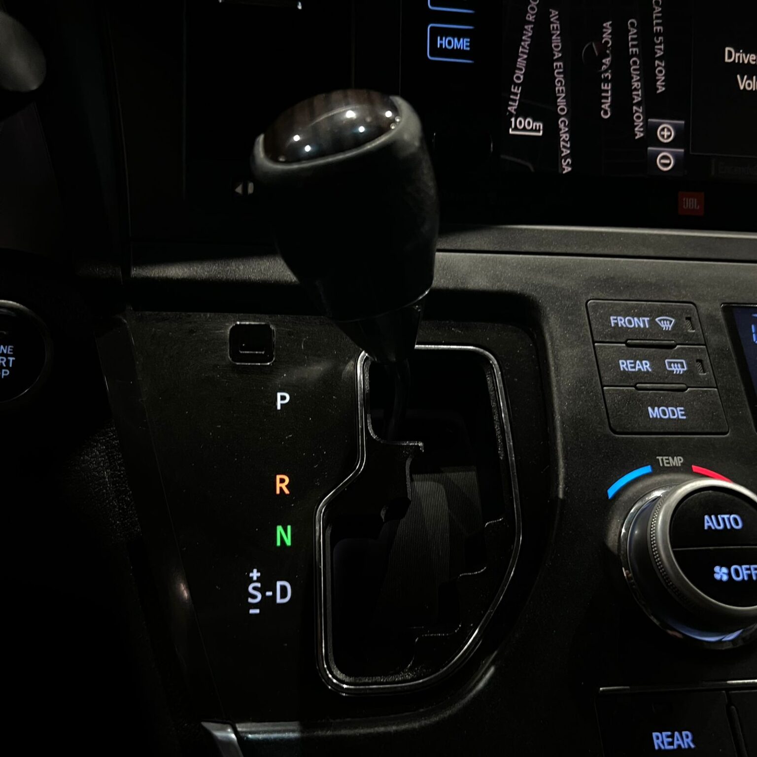 TOYOTA SIENNA LIMITED 2016 - Image 8