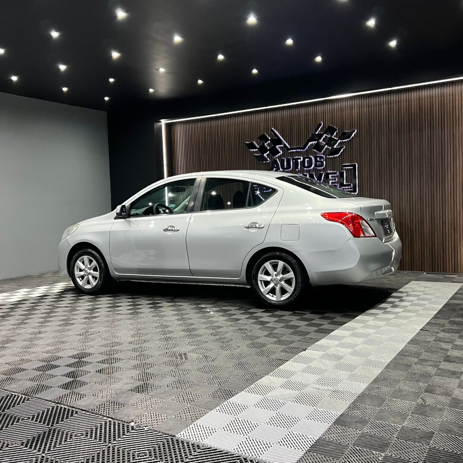 NISSAN VERSA 2013 - Image 3