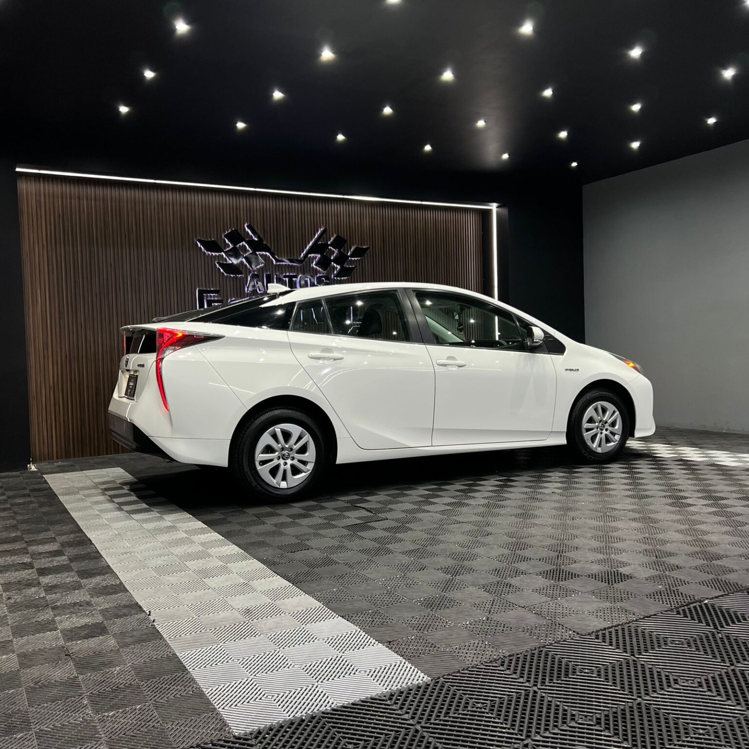 TOYOTA PRIUS 2018 - Image 2