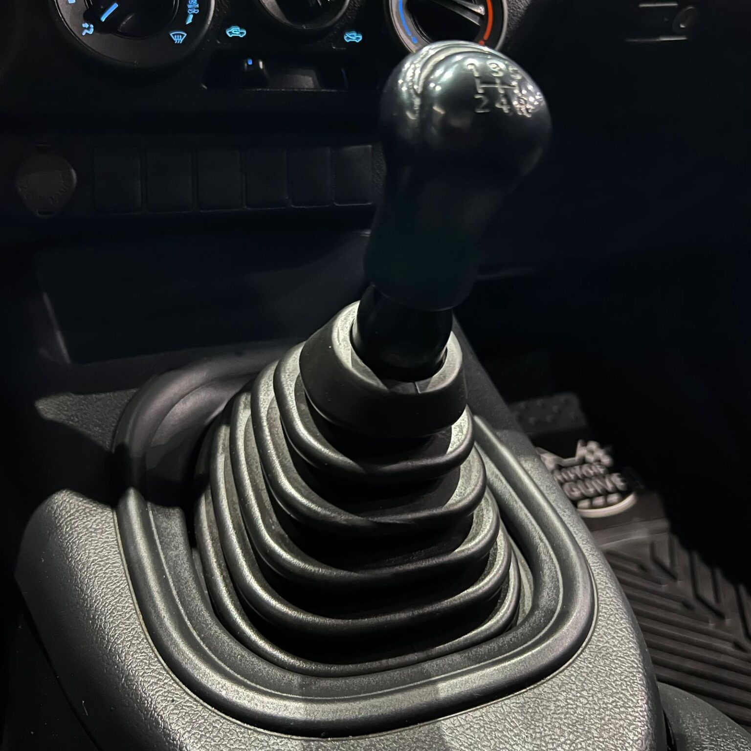 TOYOTA HILUX 2017 - Image 9