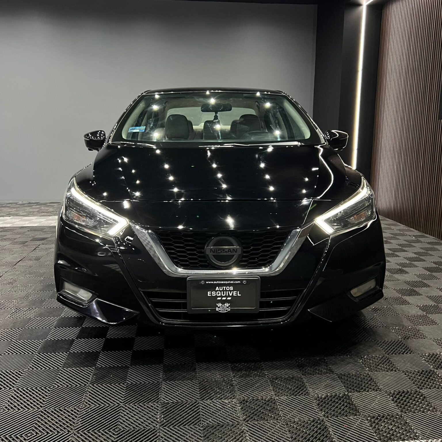 NISSAN VERSA PLATINUM 2020 - Image 2