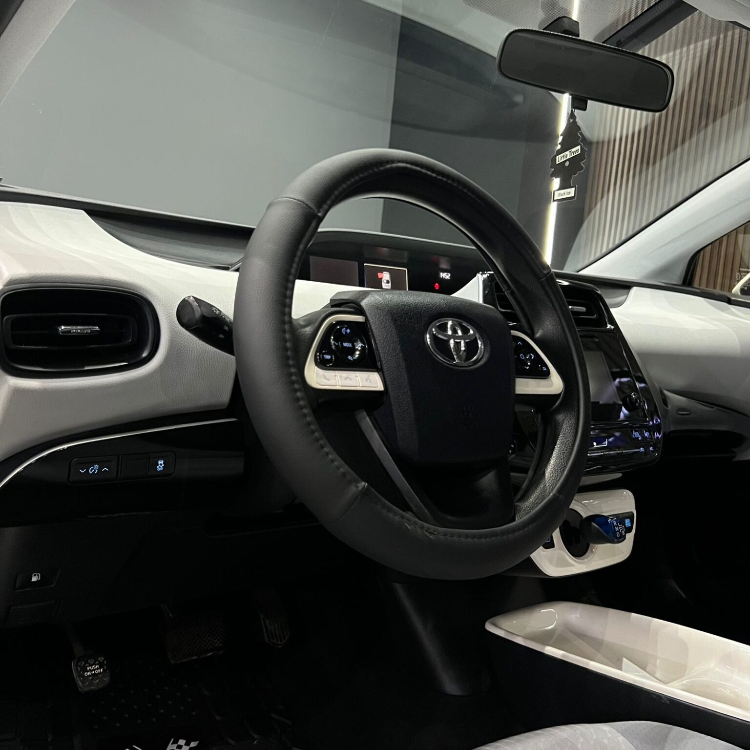 TOYOTA PRIUS 2018 - Image 11