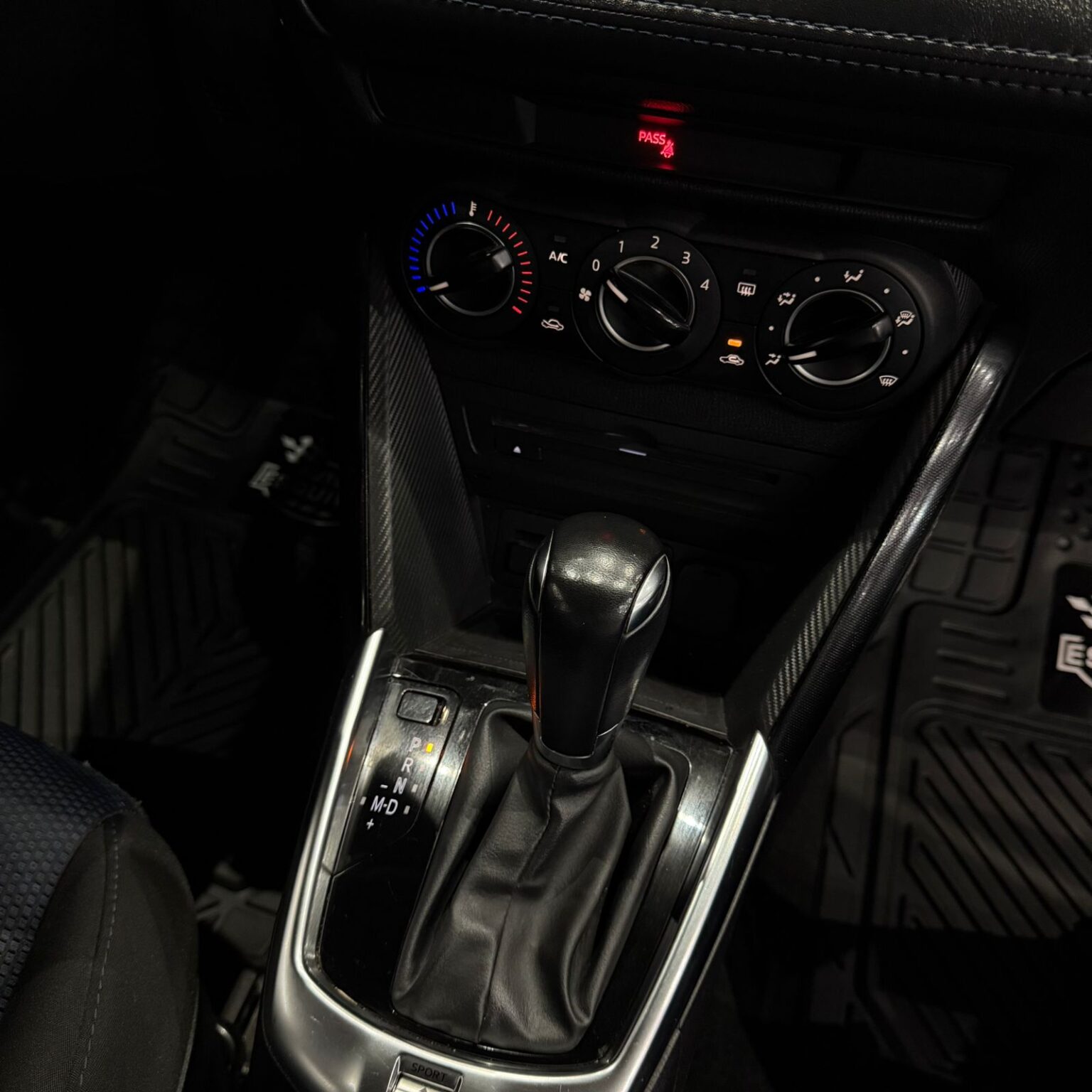 TOYOTA YARIS R 2018 - Image 12