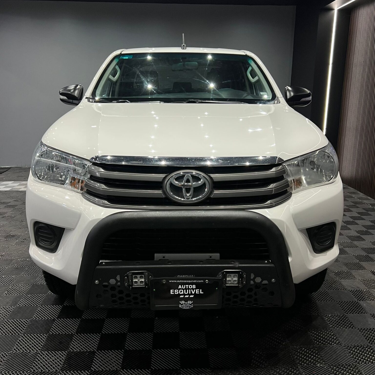 TOYOTA HILUX 2017 - Image 4