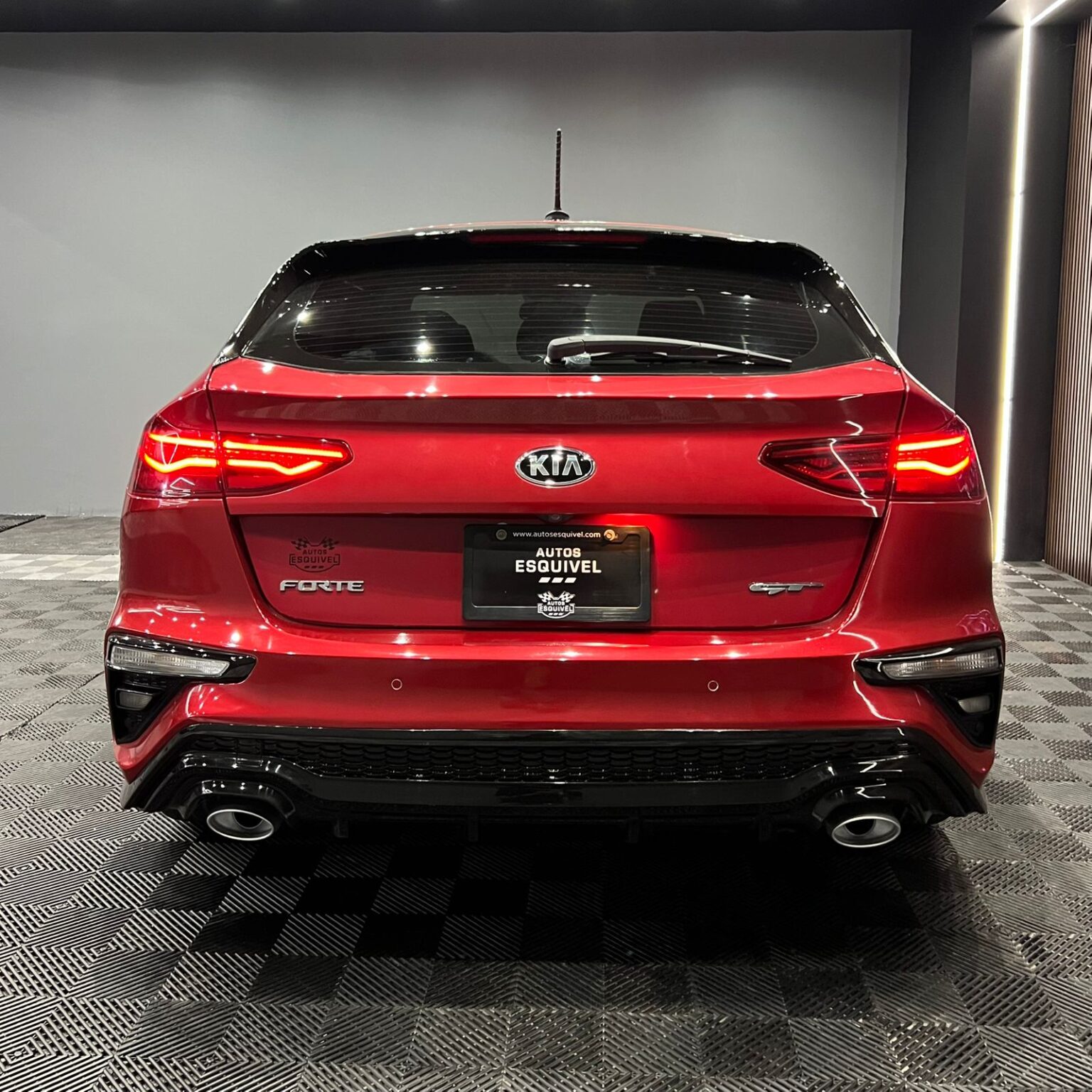 KIA FORTE GT 2019 - Image 2