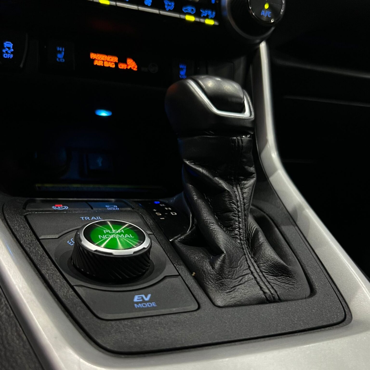 TOYOTA RAV4 LIMITED HYBRID 2021 - Image 7