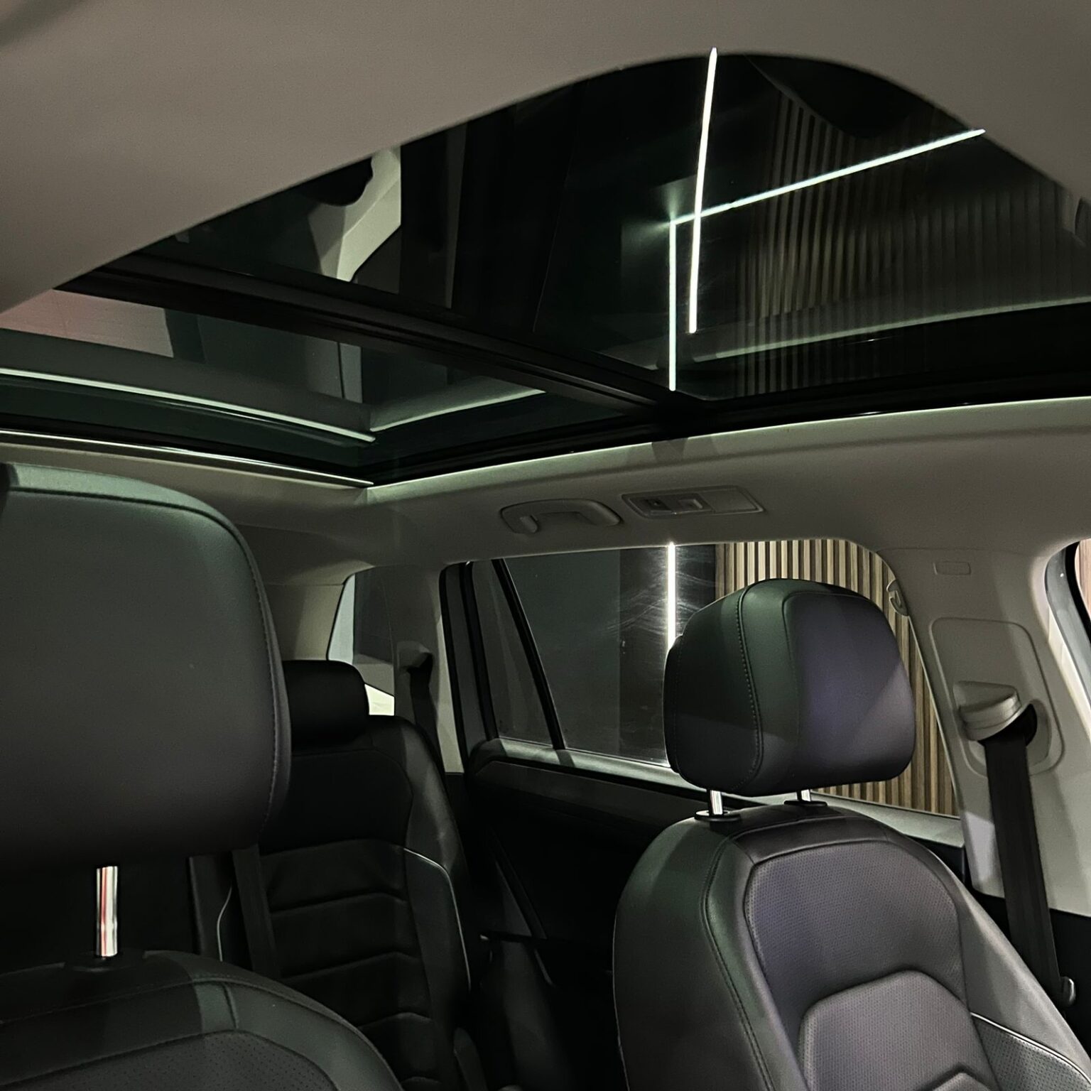 VOLKSWAGEN TIGUAN R LINE 2022 - Image 9