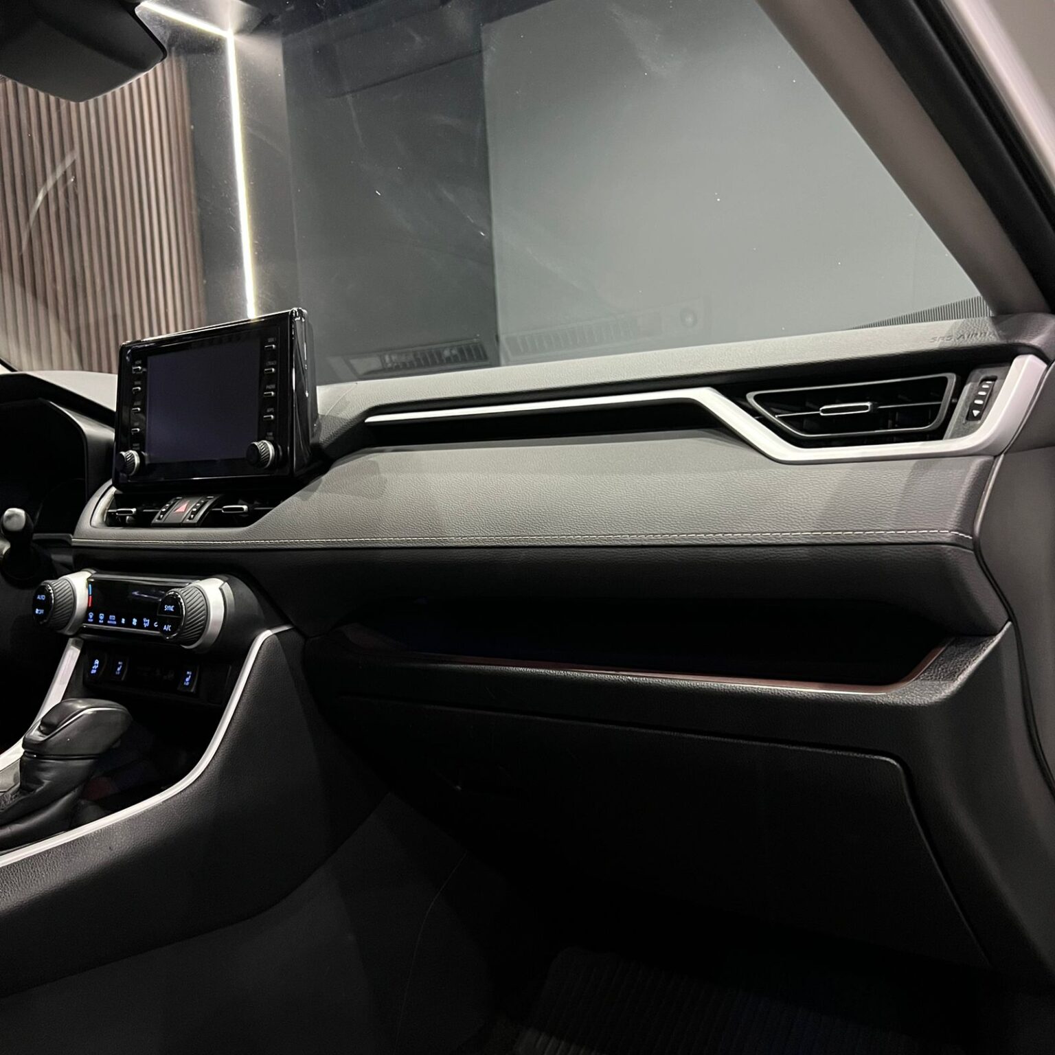 TOYOTA RAV4 LIMITED HYBRID 2021 - Image 8