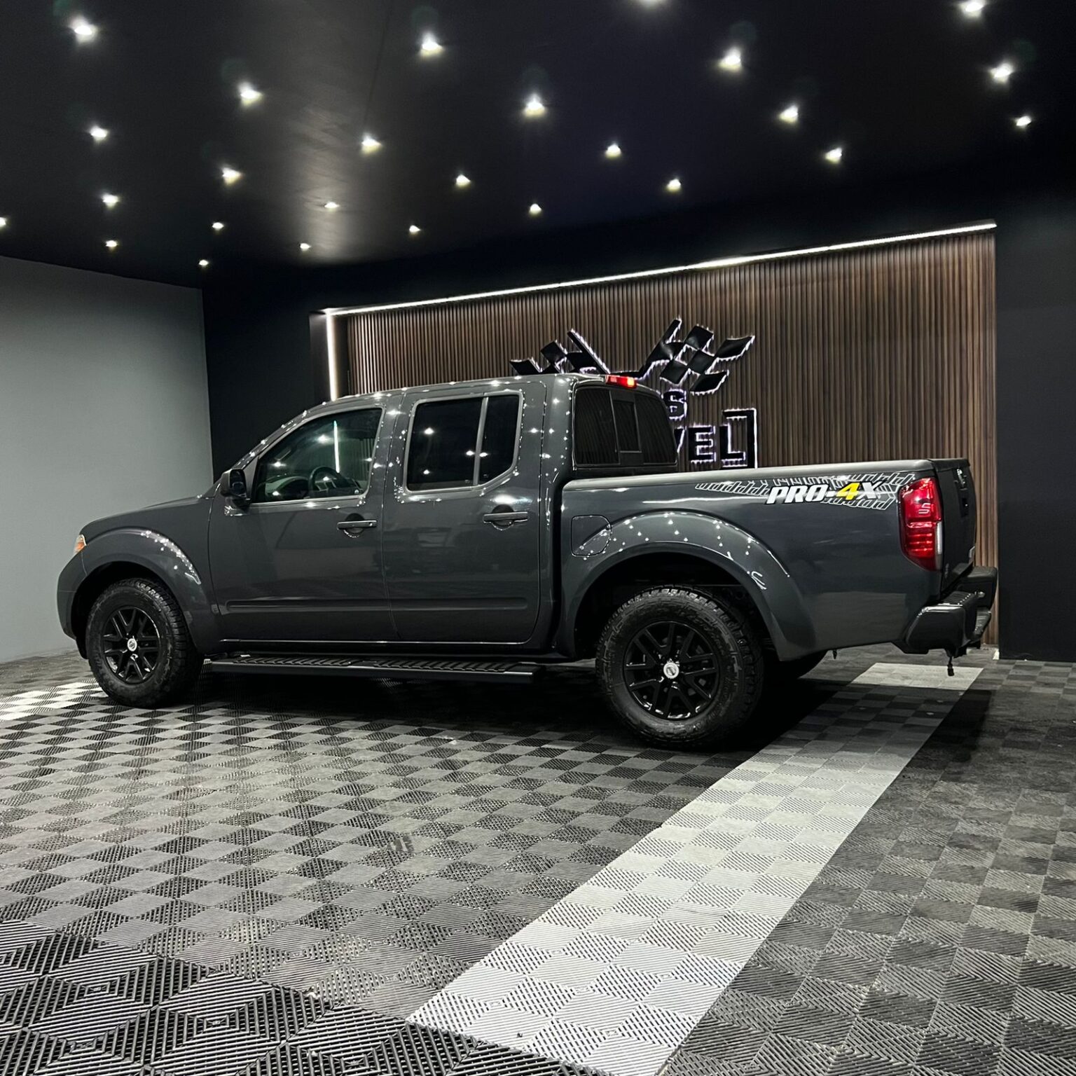 NISSAN FRONTIER 2015 - Image 2