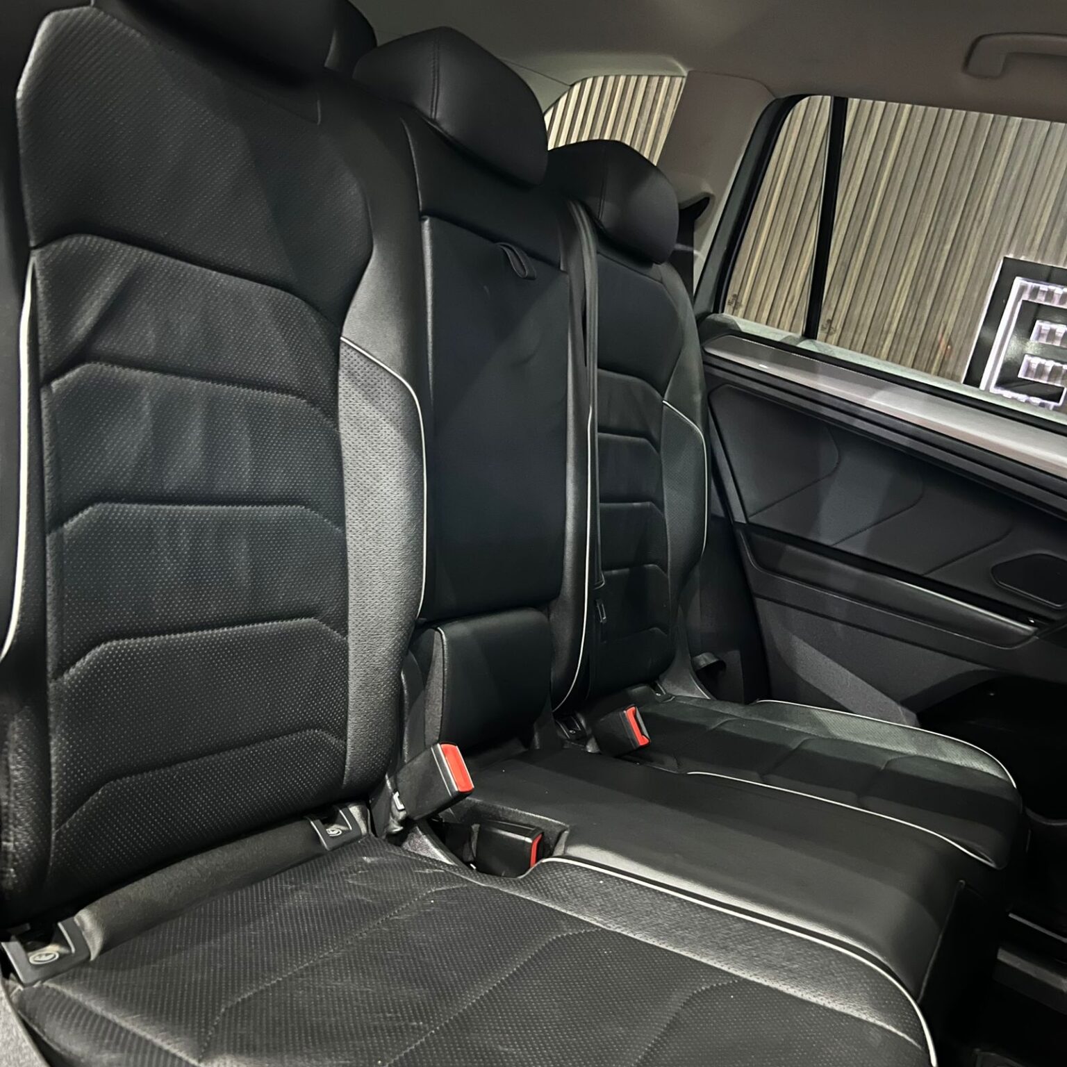 VOLKSWAGEN TIGUAN R LINE 2022 - Image 10