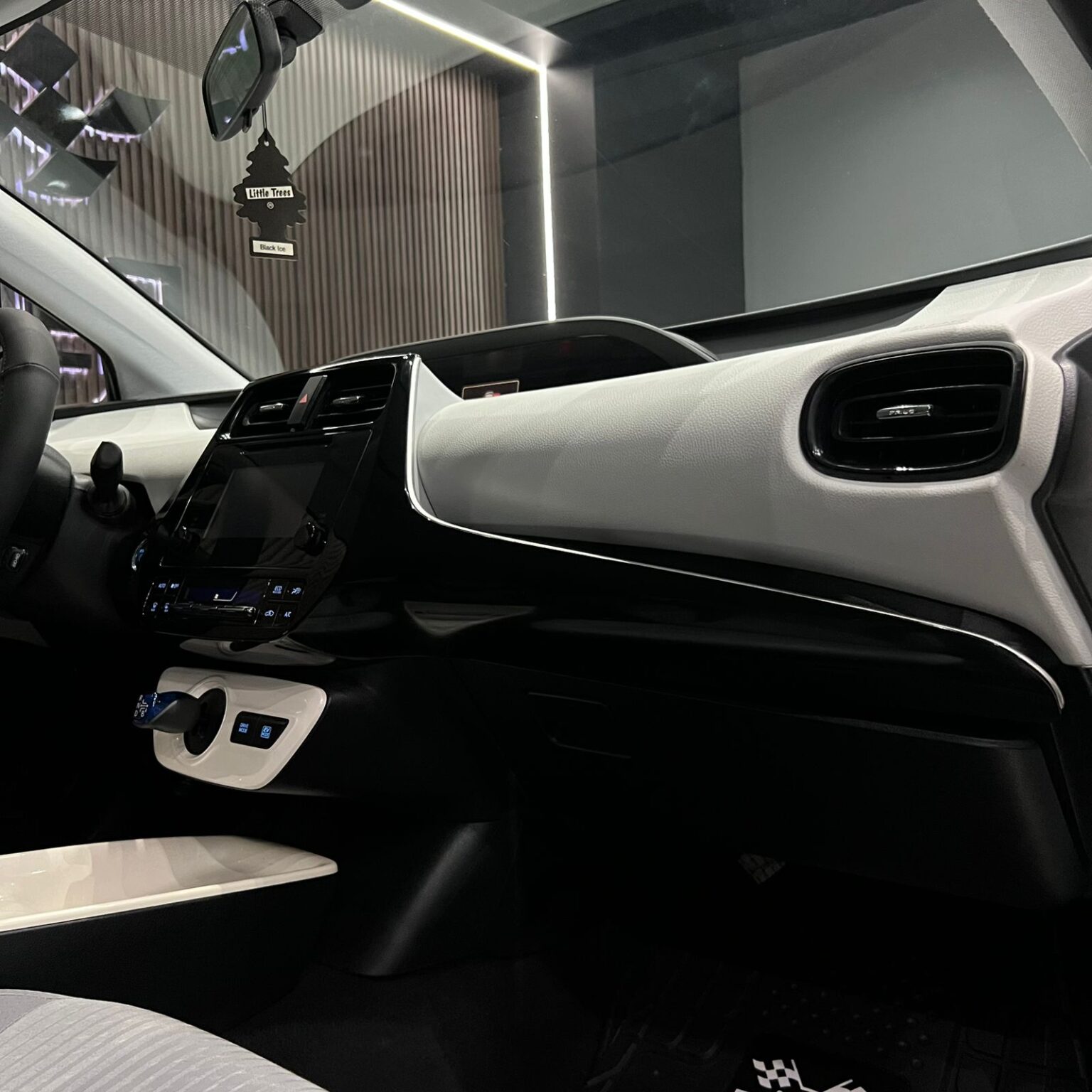 TOYOTA PRIUS 2018 - Image 7