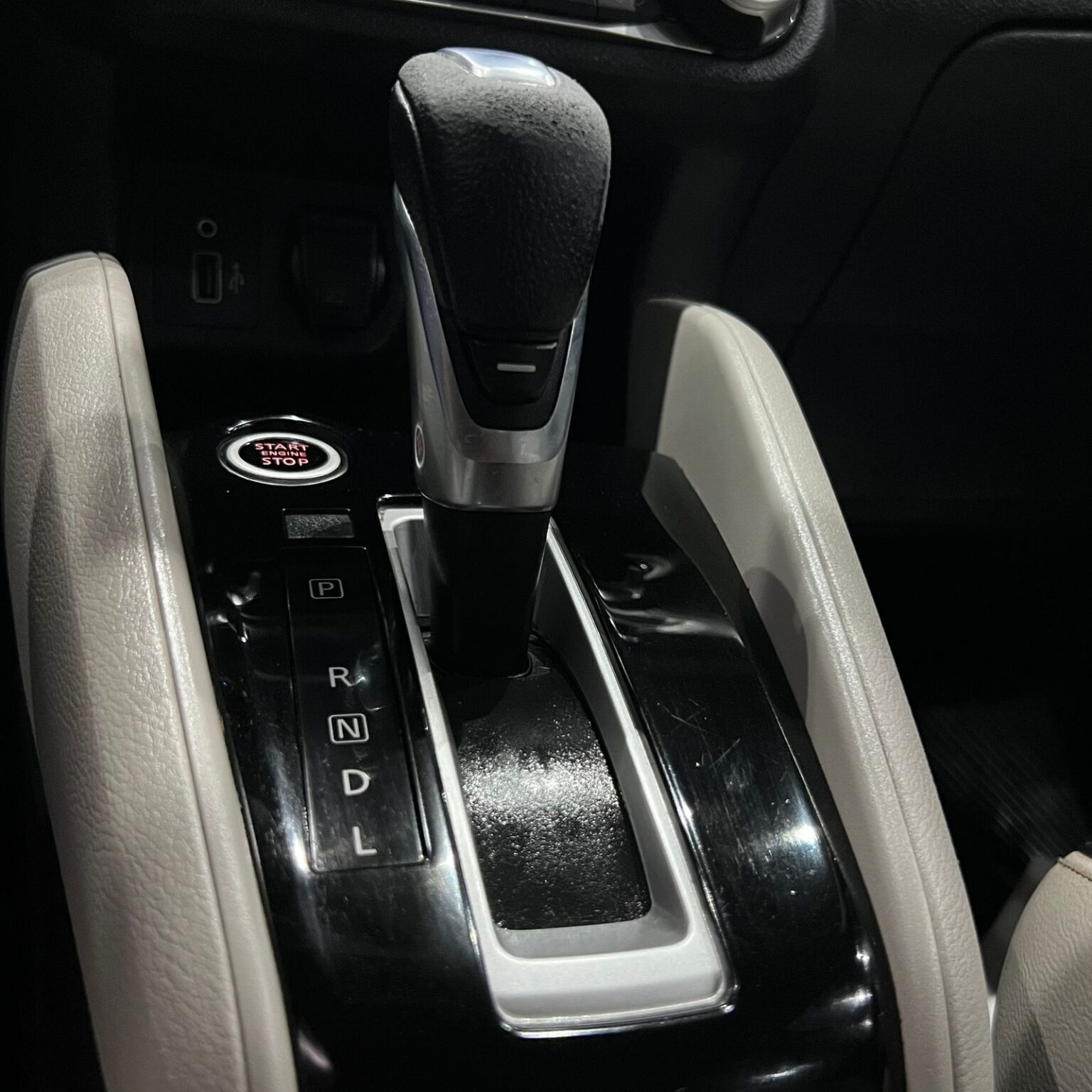 NISSAN VERSA PLATINUM 2020 - Image 9