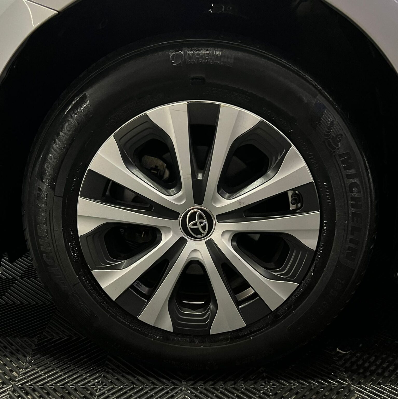 TOYOTA PRIUS 2020 - Image 12