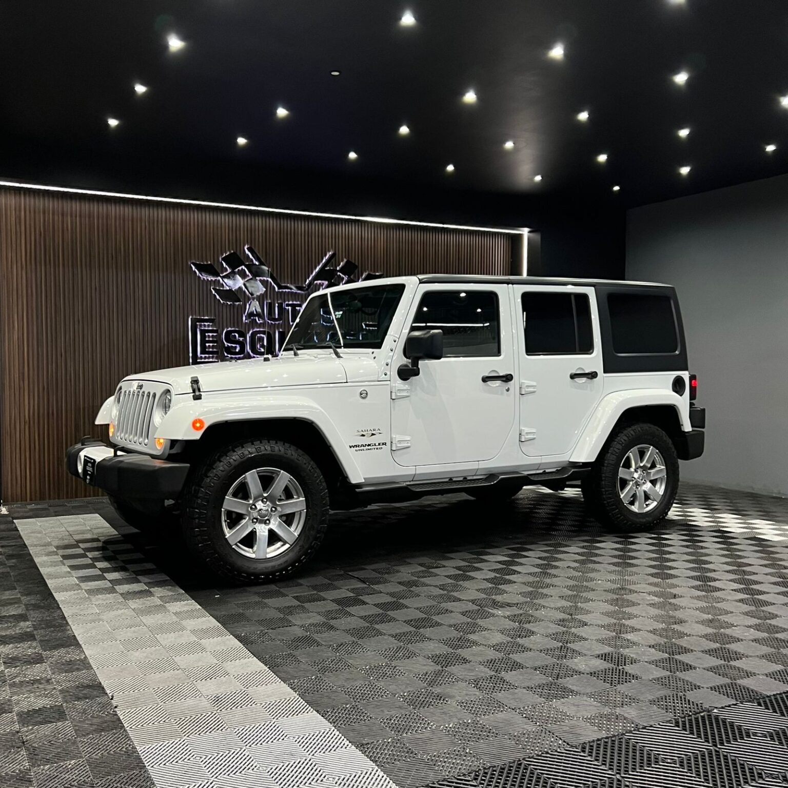 JEEP SAHARA 2016 - Image 3