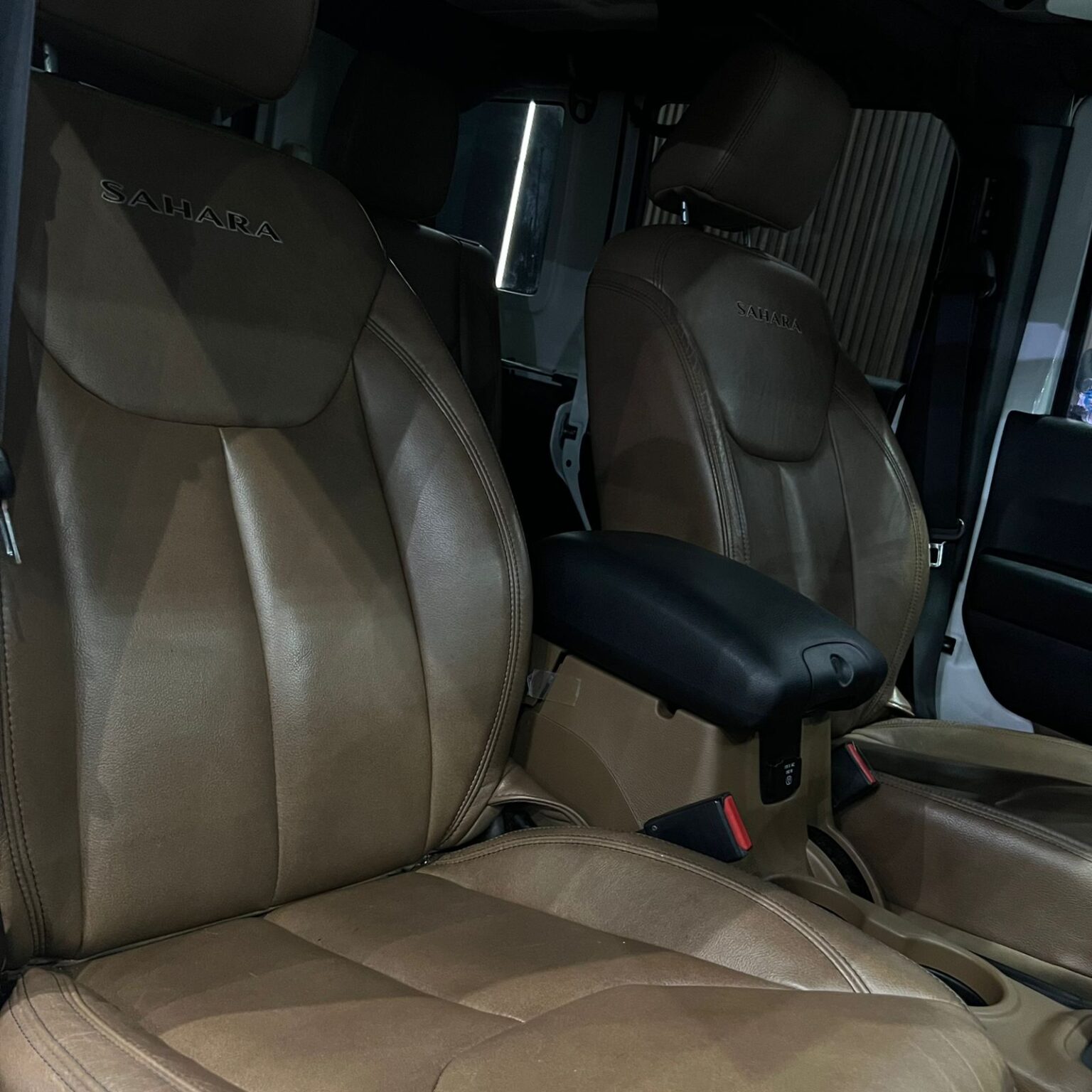 JEEP SAHARA 2016 - Image 8