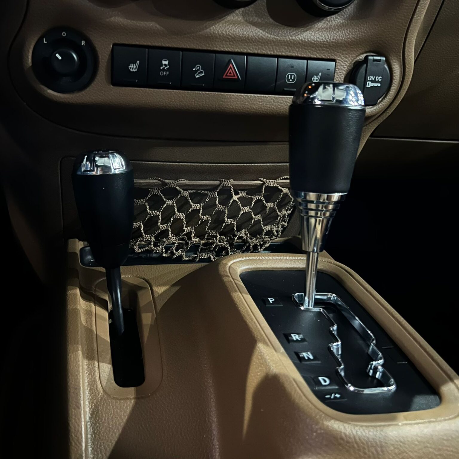 JEEP SAHARA 2016 - Image 9