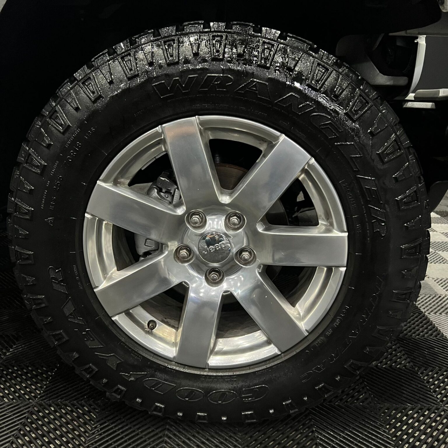 JEEP SAHARA 2016 - Image 12