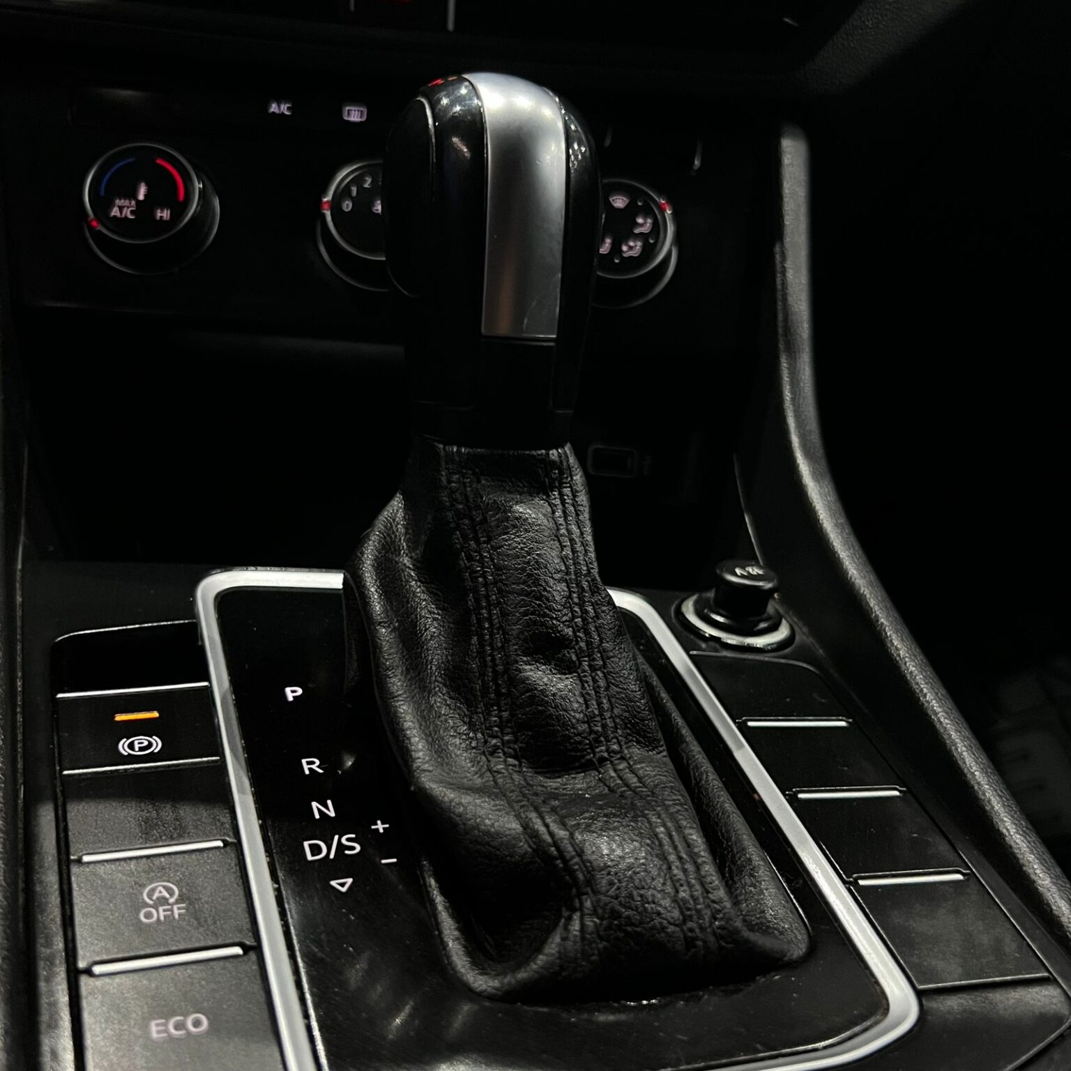 VOLKSWAGEN JETTA 2019 - Image 9