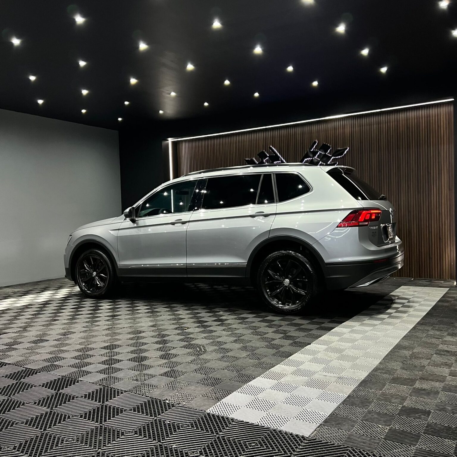 VOLKSWAGEN TIGUAN 2020 - Image 3